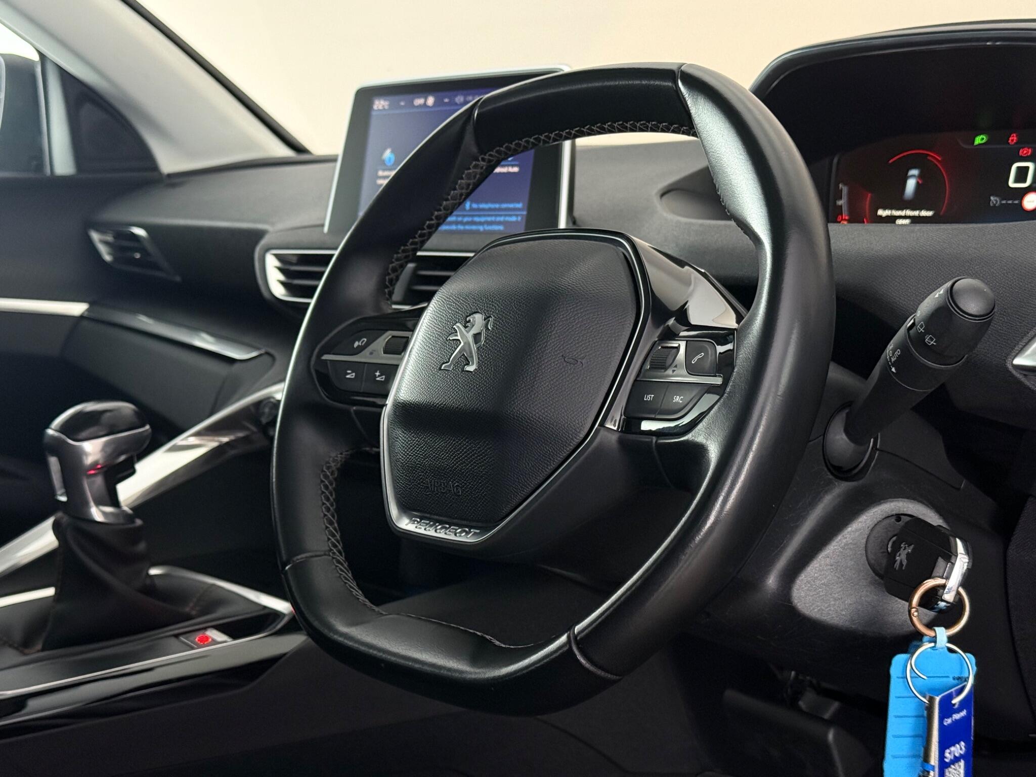 Peugeot 5008 view 3