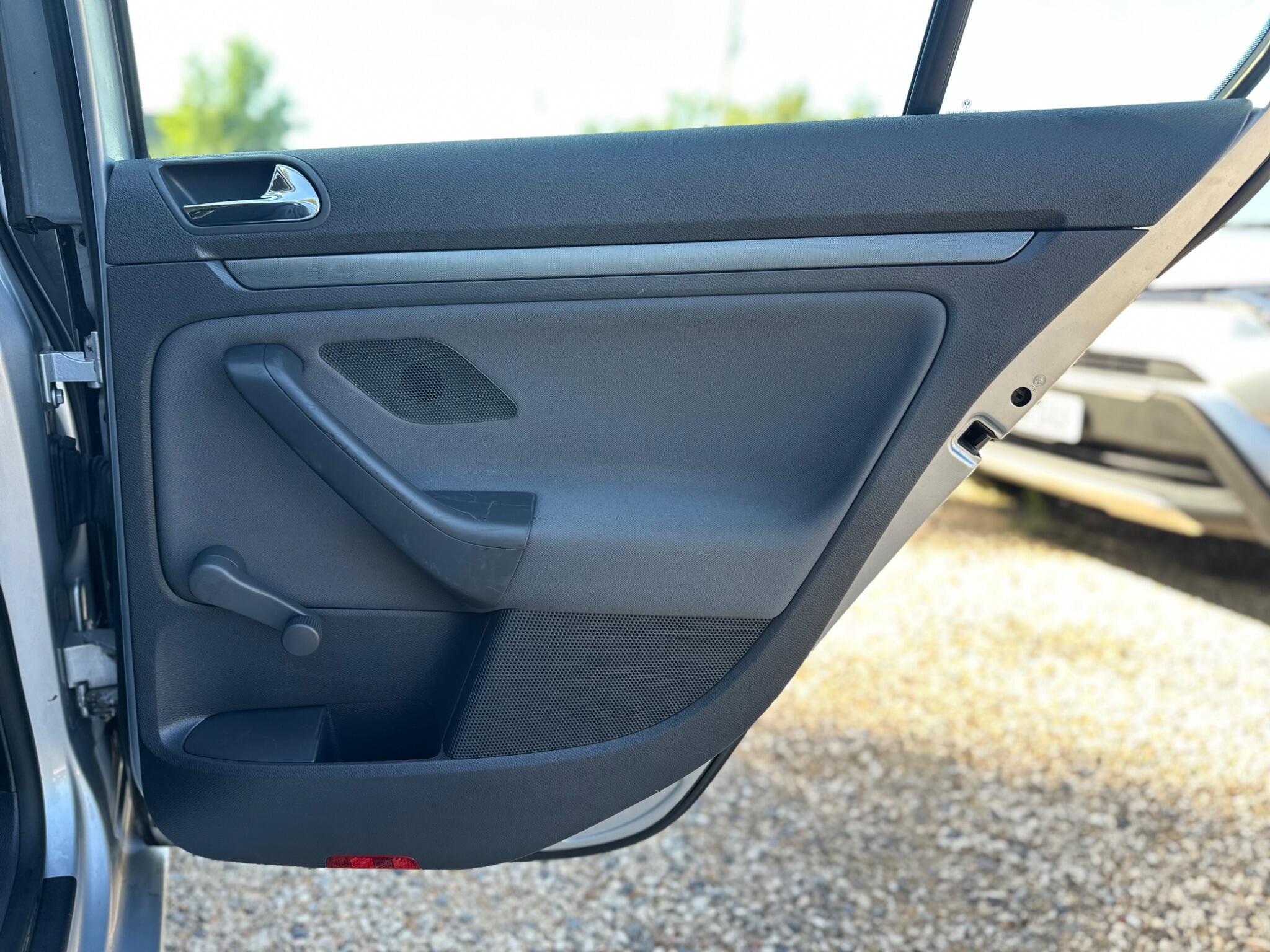 Volkswagen Golf view 43