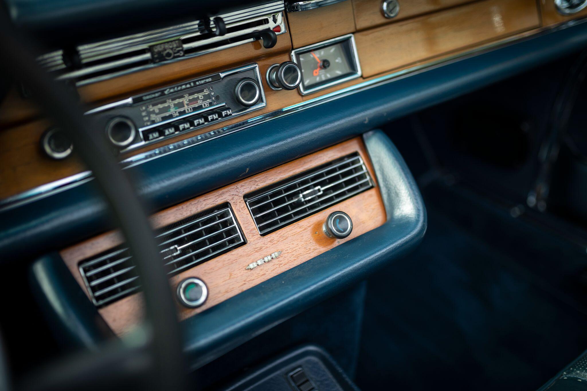 Mercedes-Benz 280 view 21