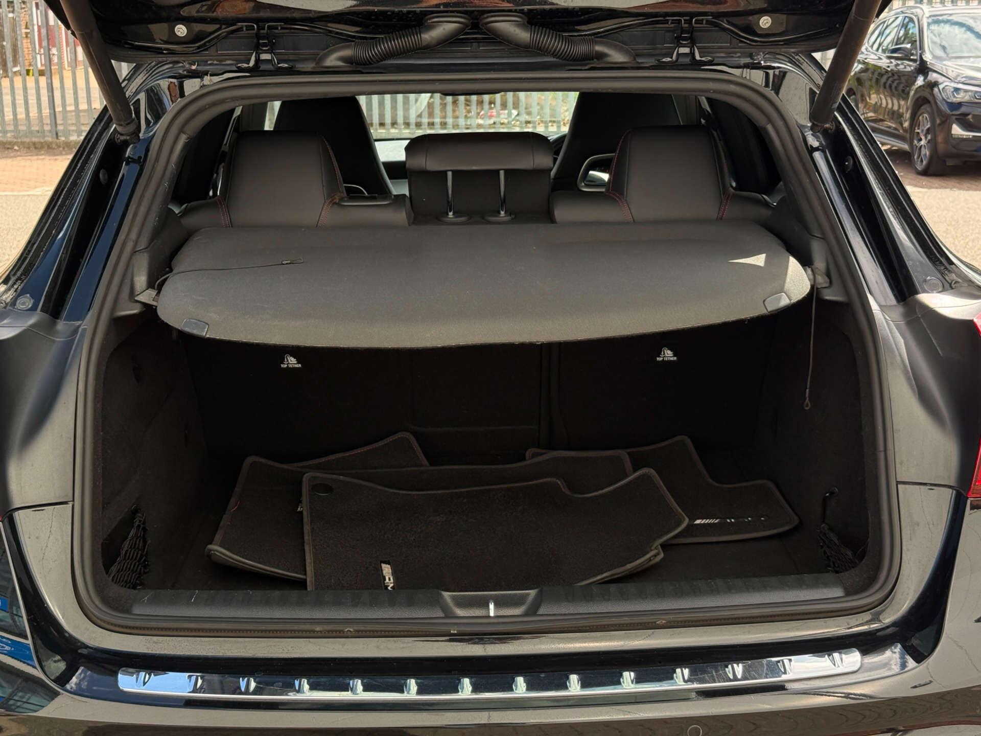 Mercedes-Benz Gla view 52
