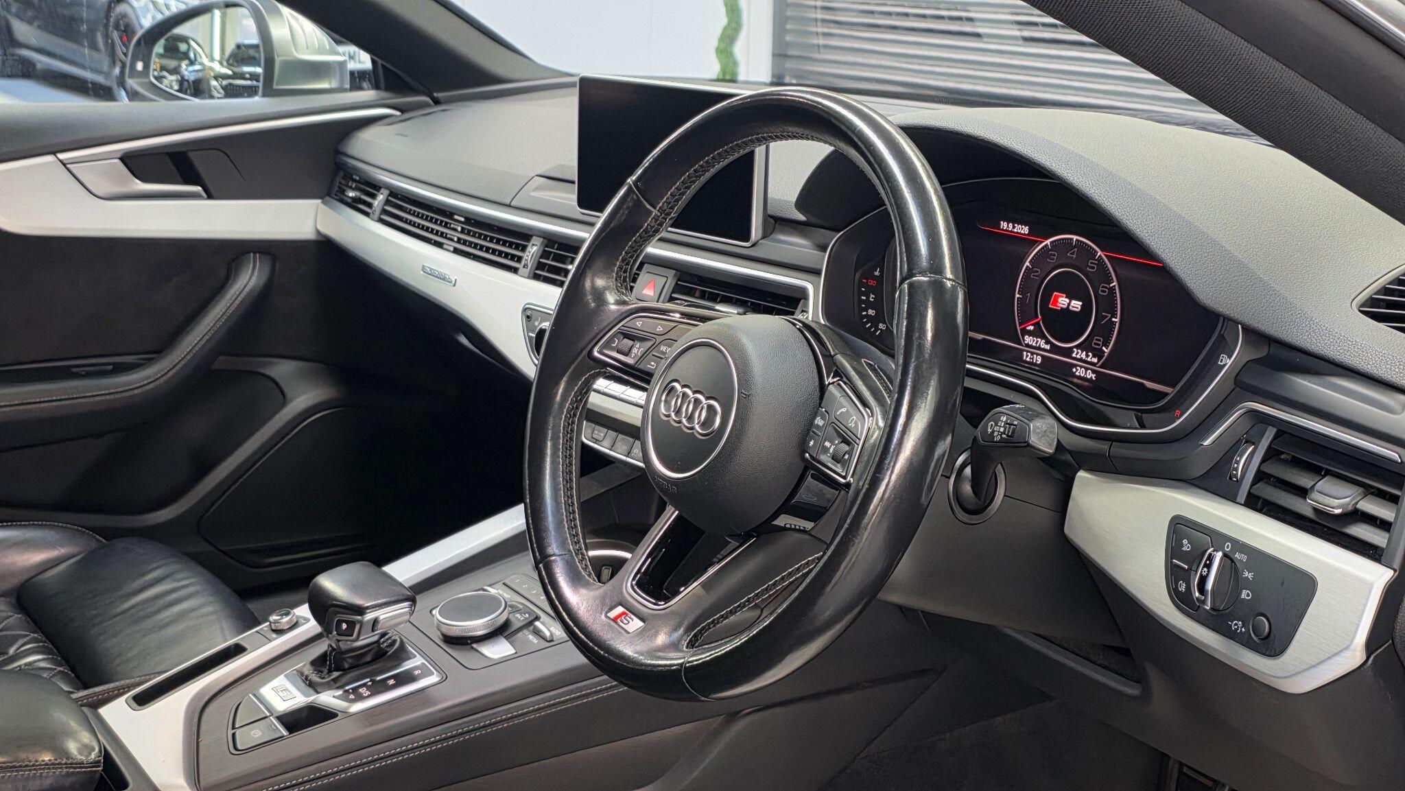 Audi S5 view 10