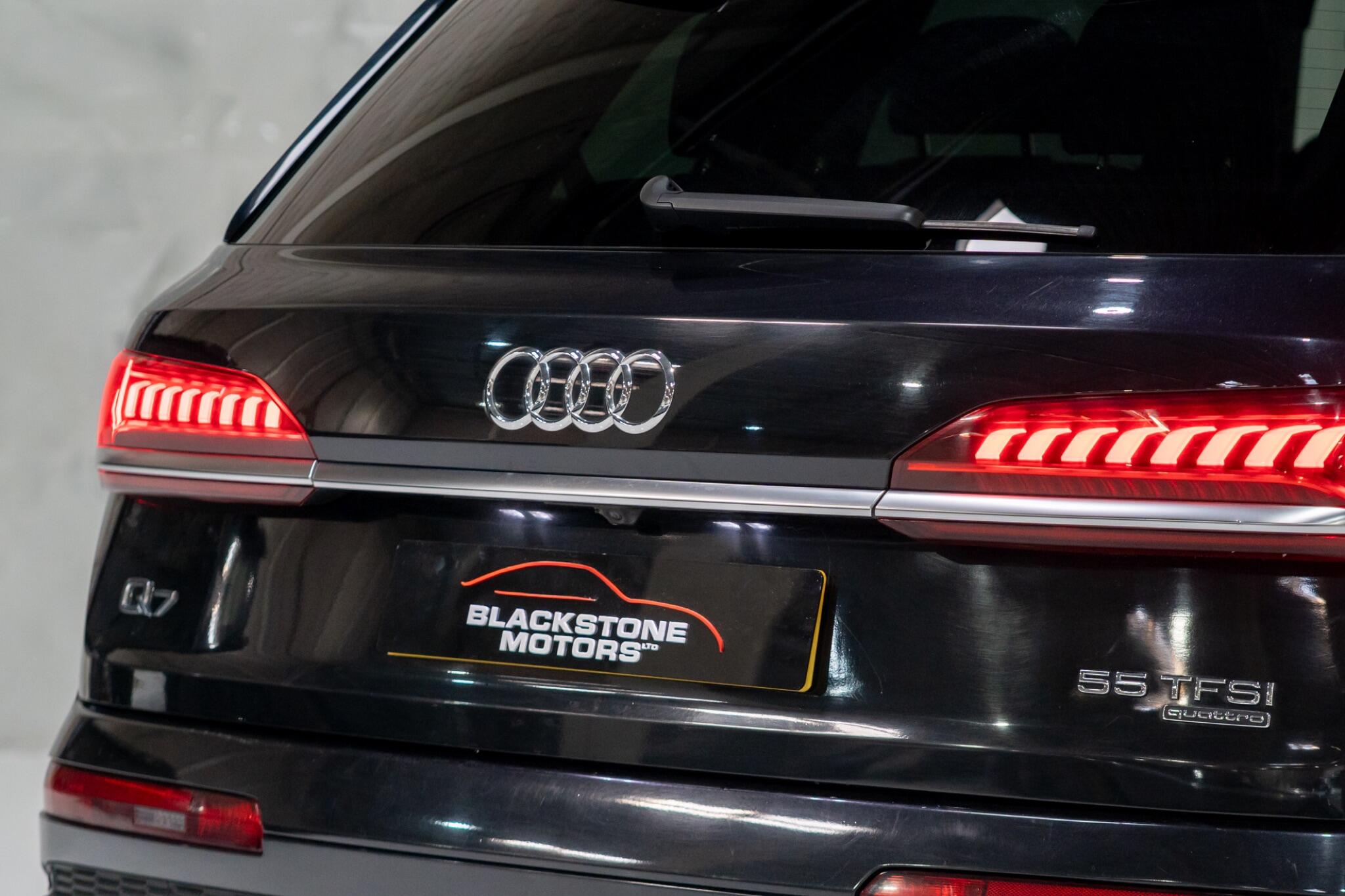 Audi Q7 view 34