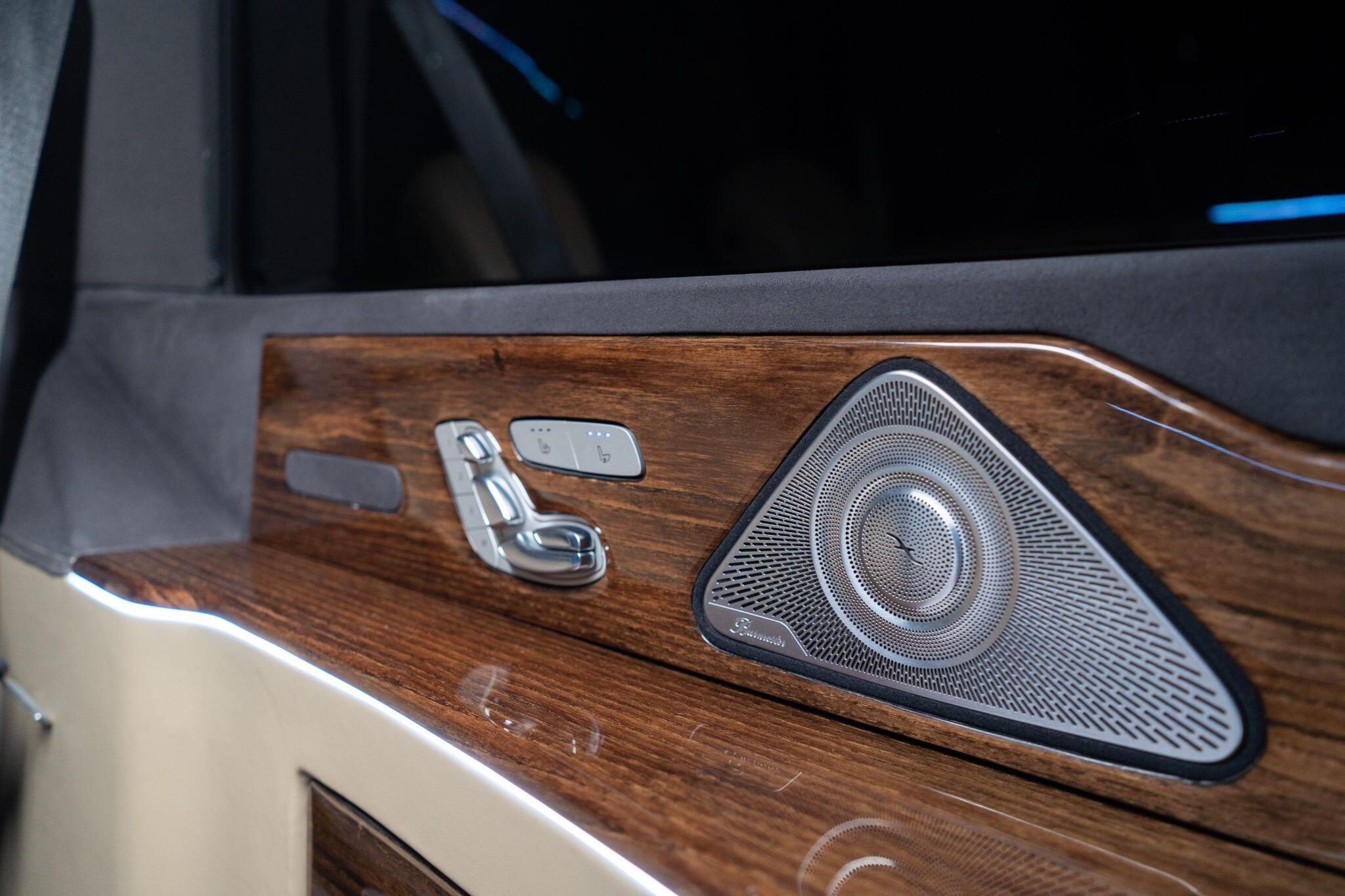 Mercedes-Benz V-Class view 20