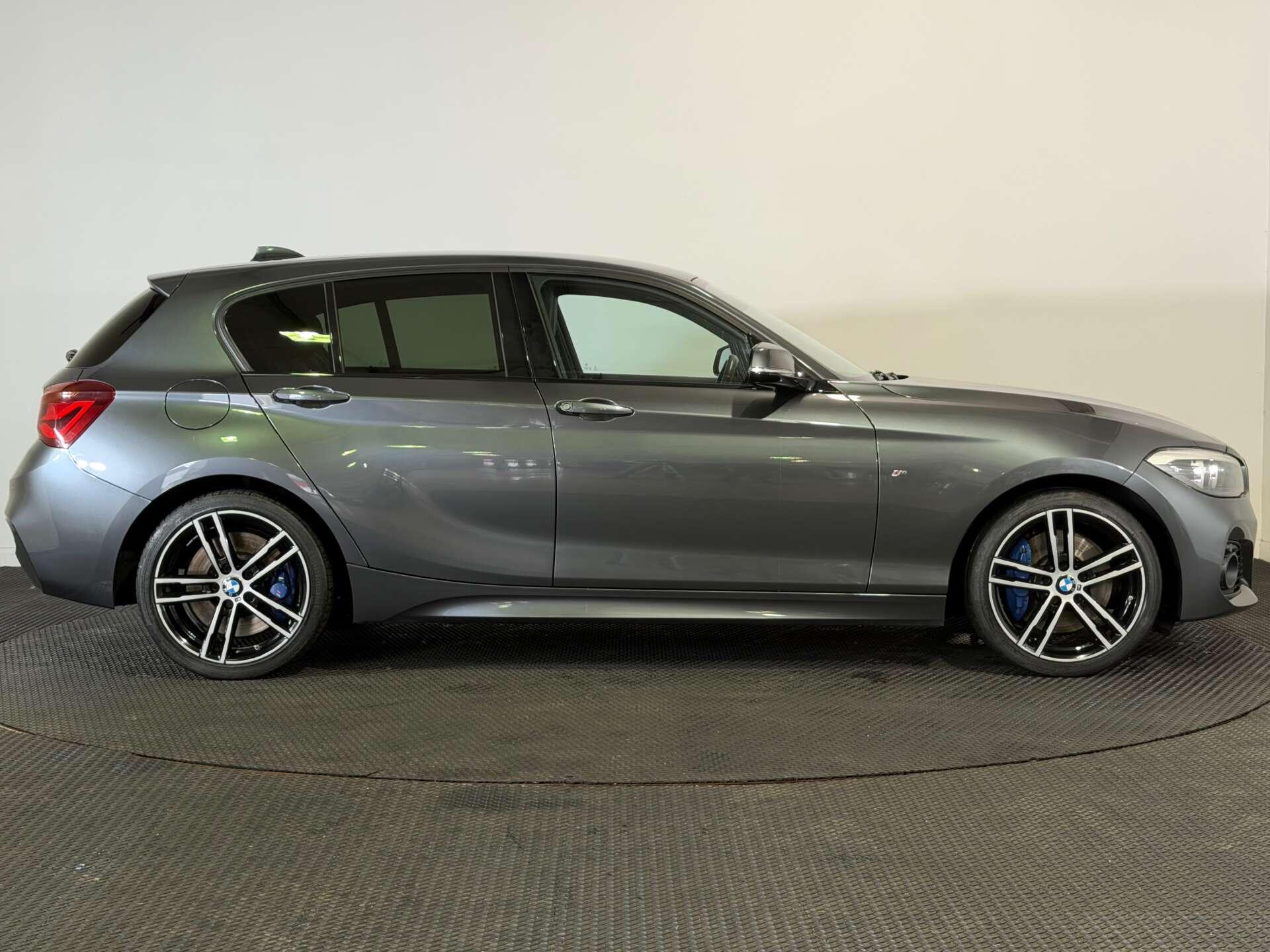 BMW 1 Series view 8