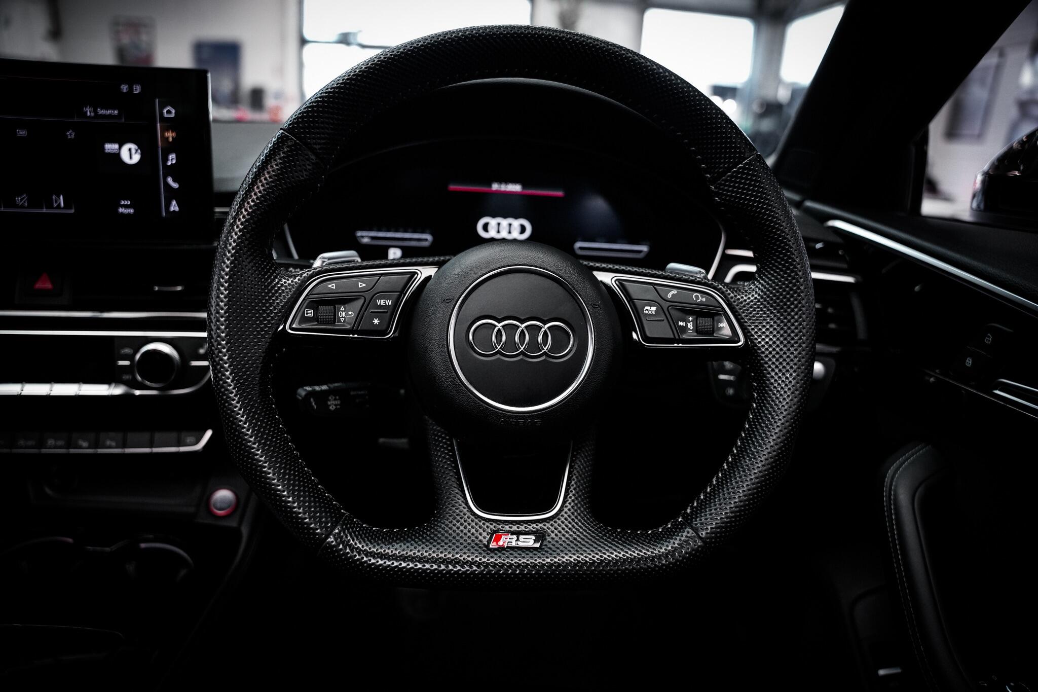 Audi RS4 view 22