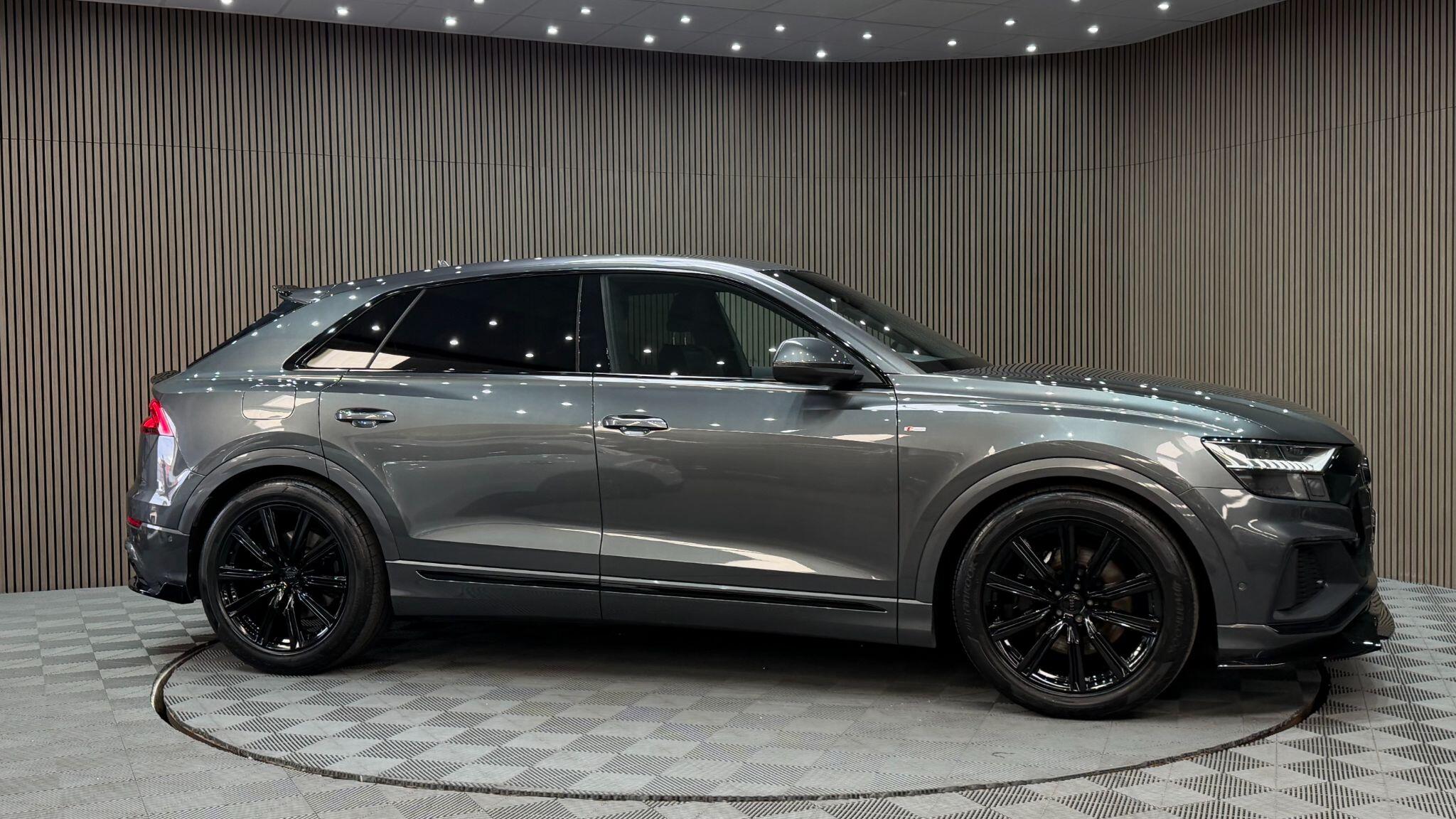 Audi Q8 view 36