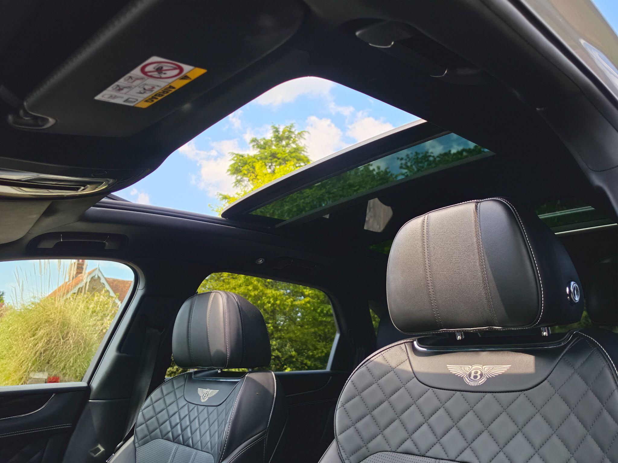 Bentley Bentayga view 32