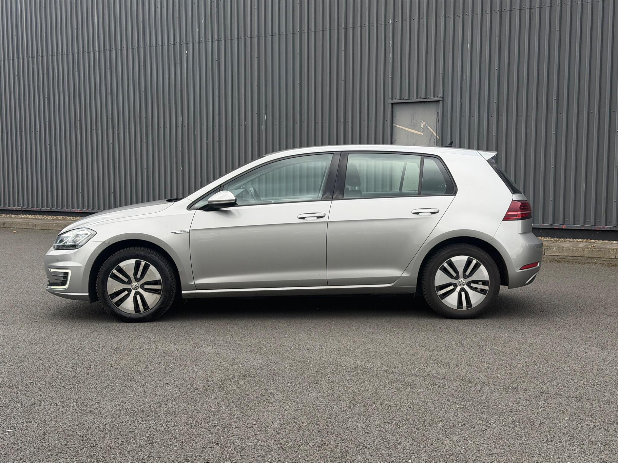 Volkswagen E-Golf view 5