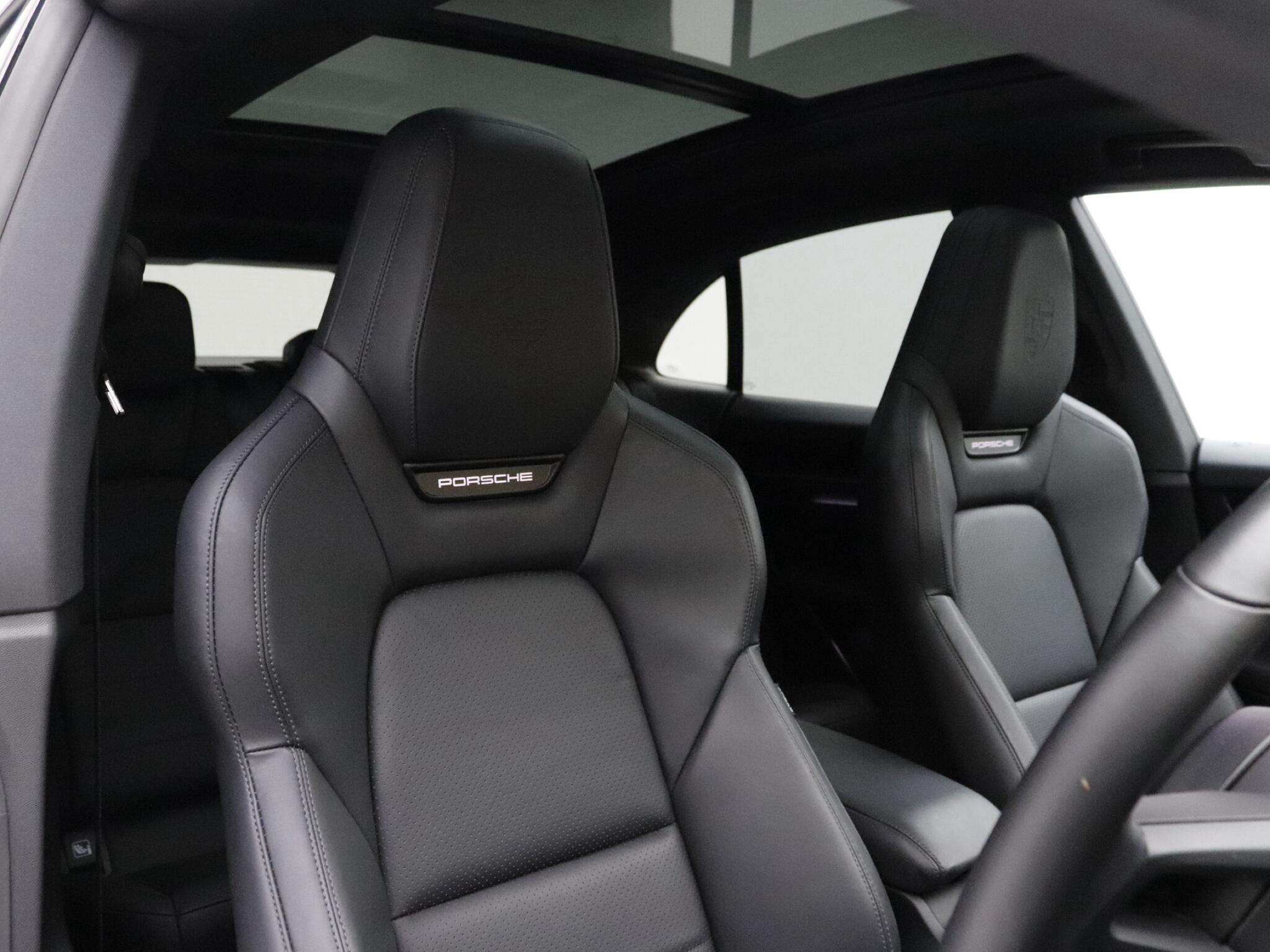 Porsche Macan view 30