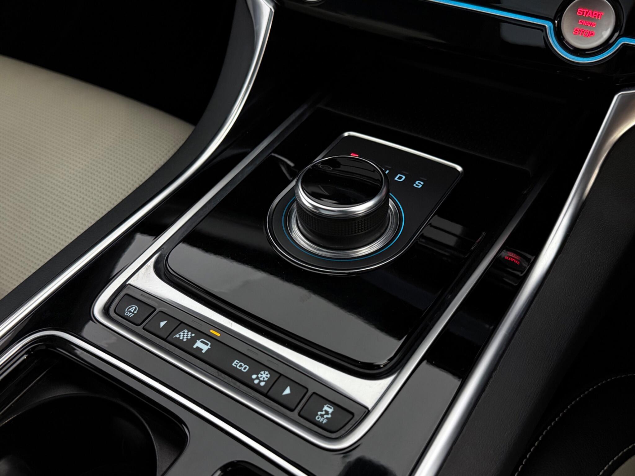 Jaguar XF view 21