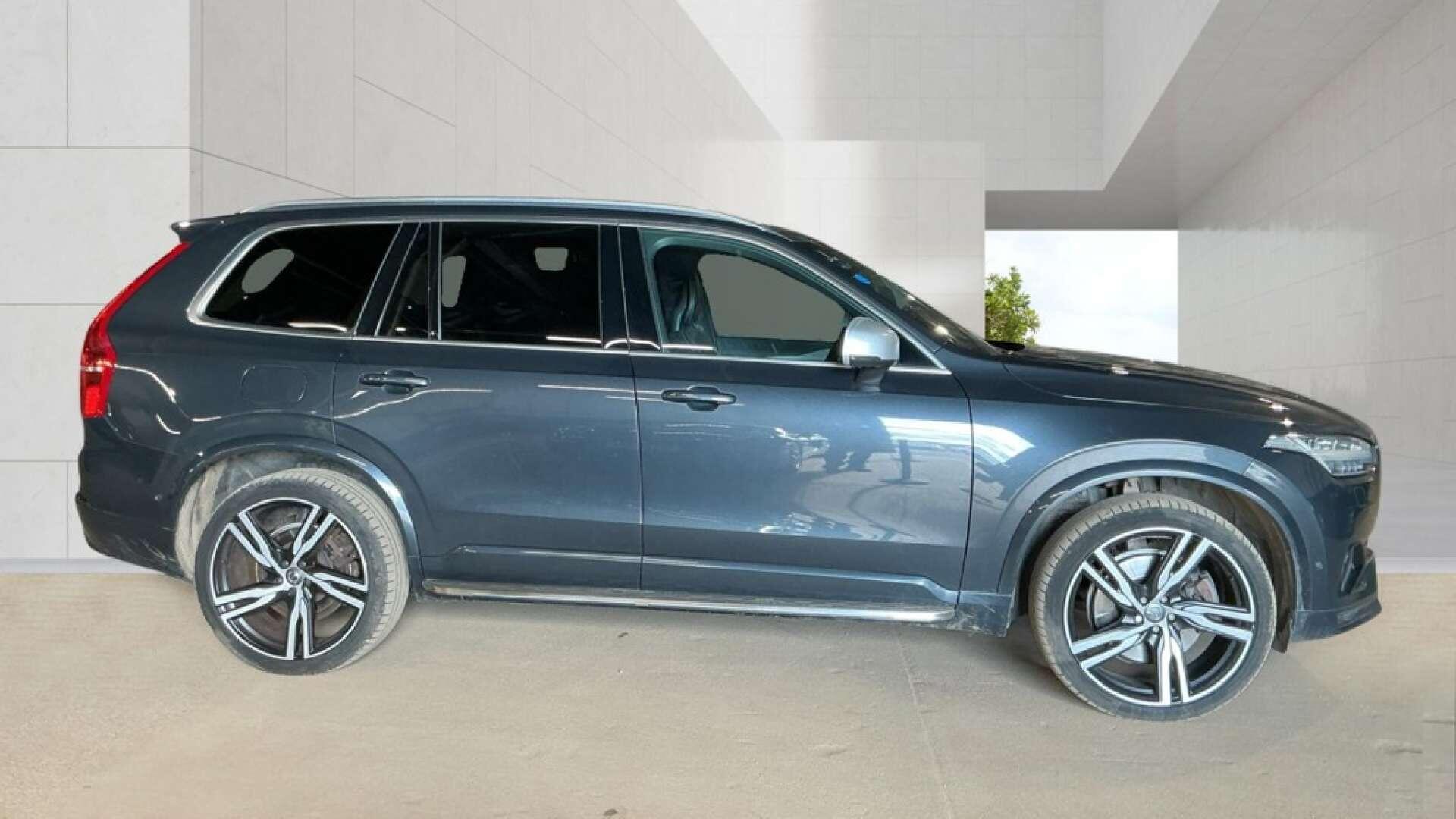 Volvo XC90 view 5