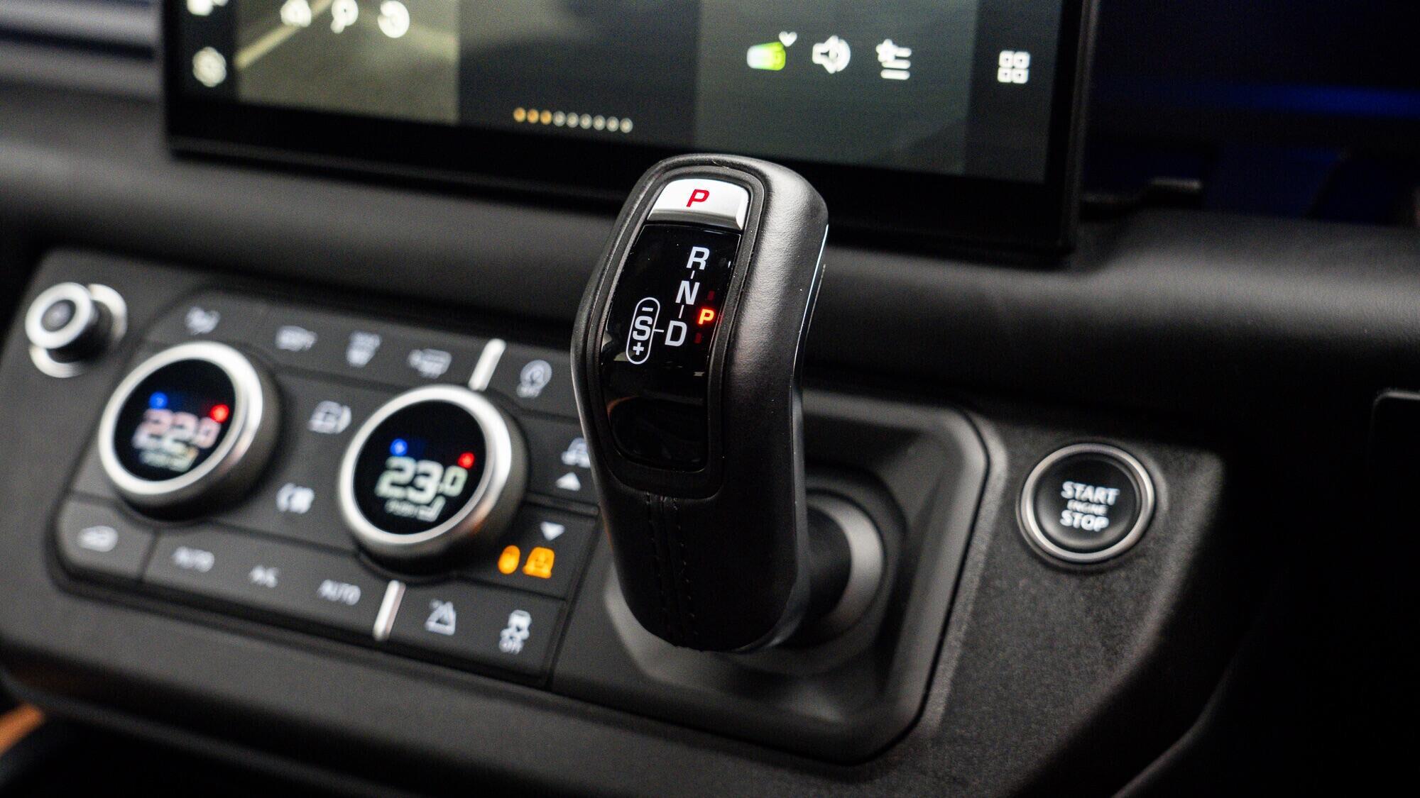 Land Rover Defender view 17