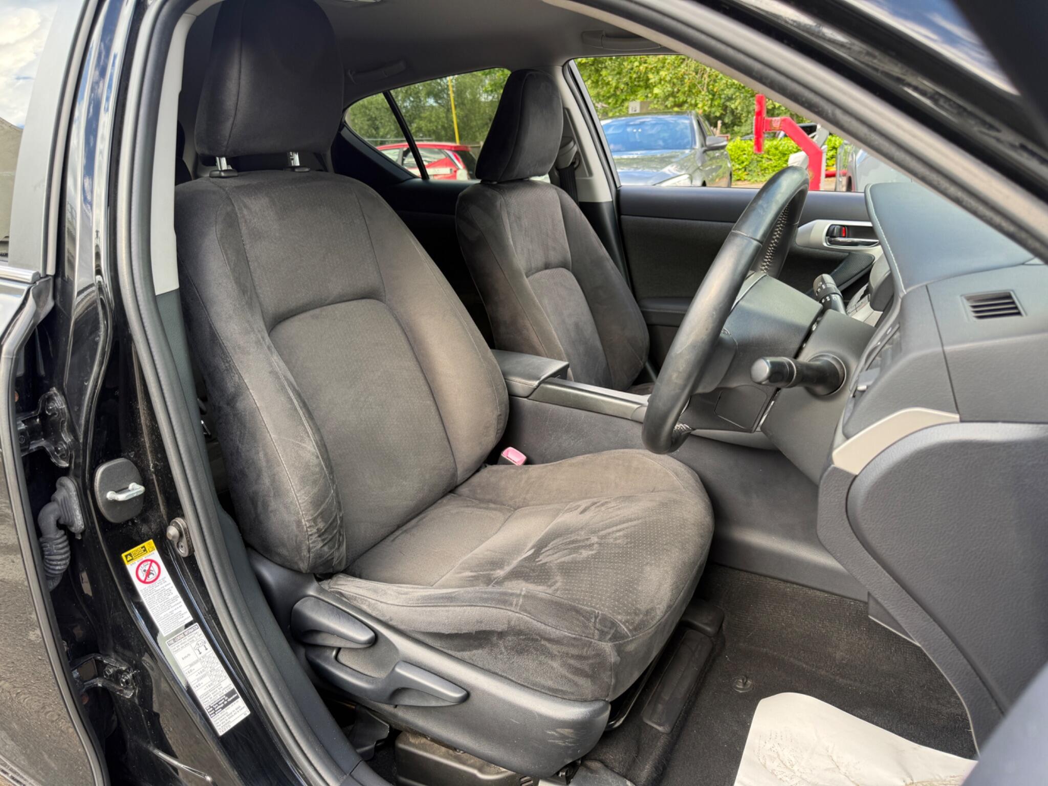 Lexus CT - Image 32