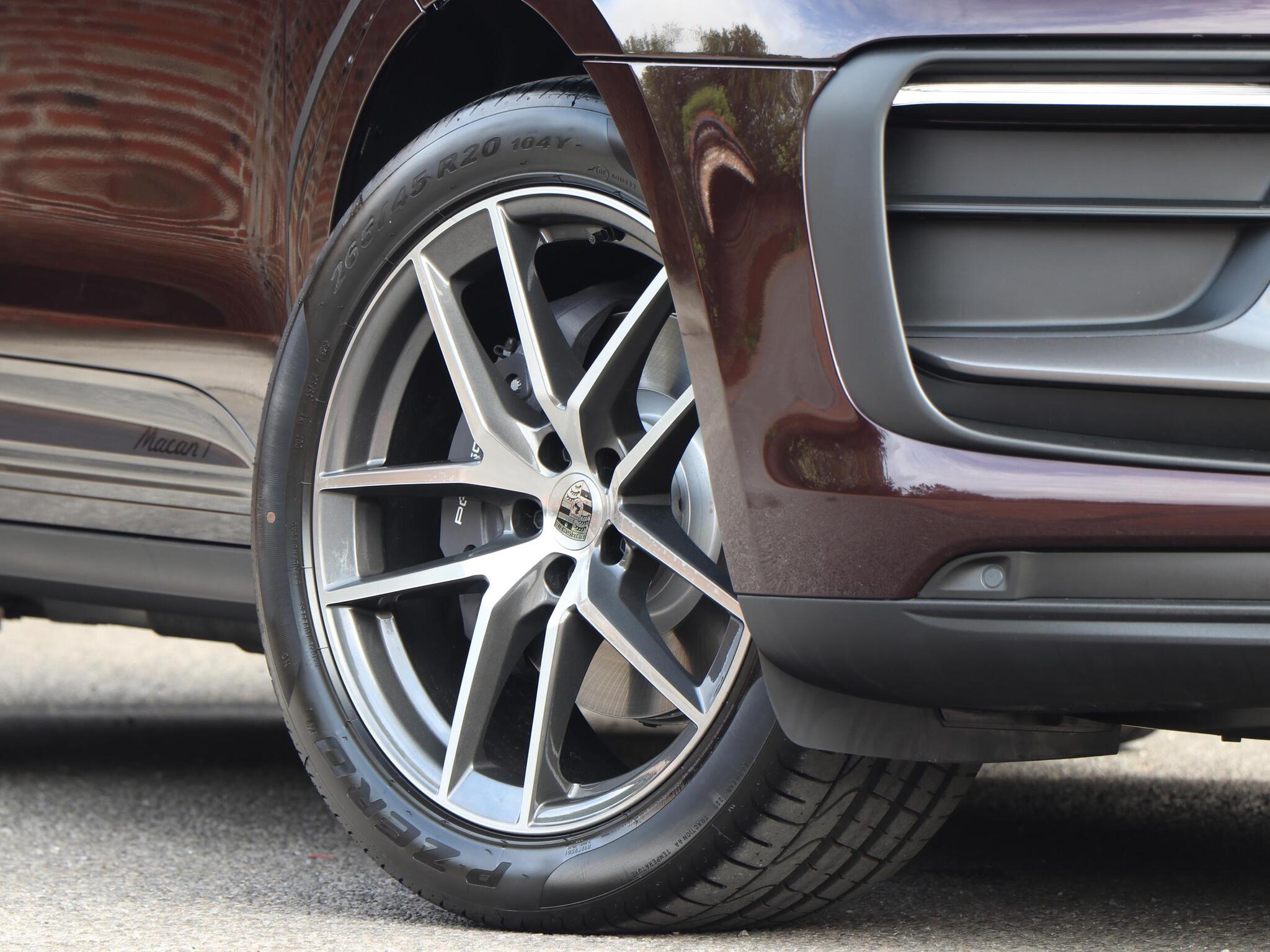 Porsche Macan view 16