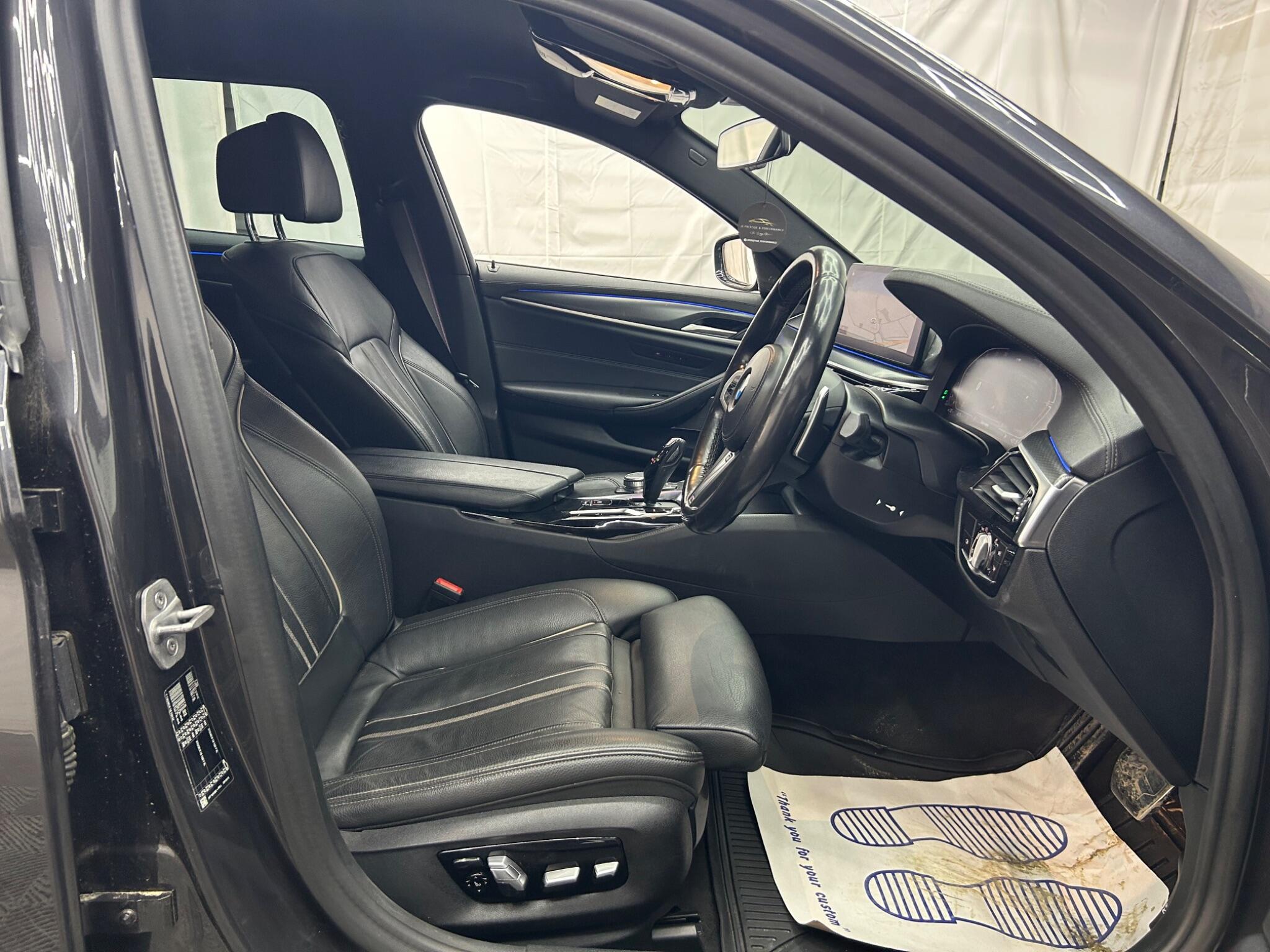 BMW 5 Series view 21