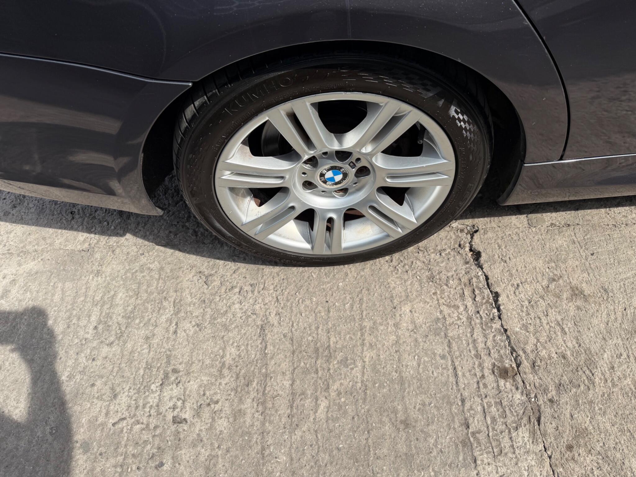 BMW 3 Series view 32