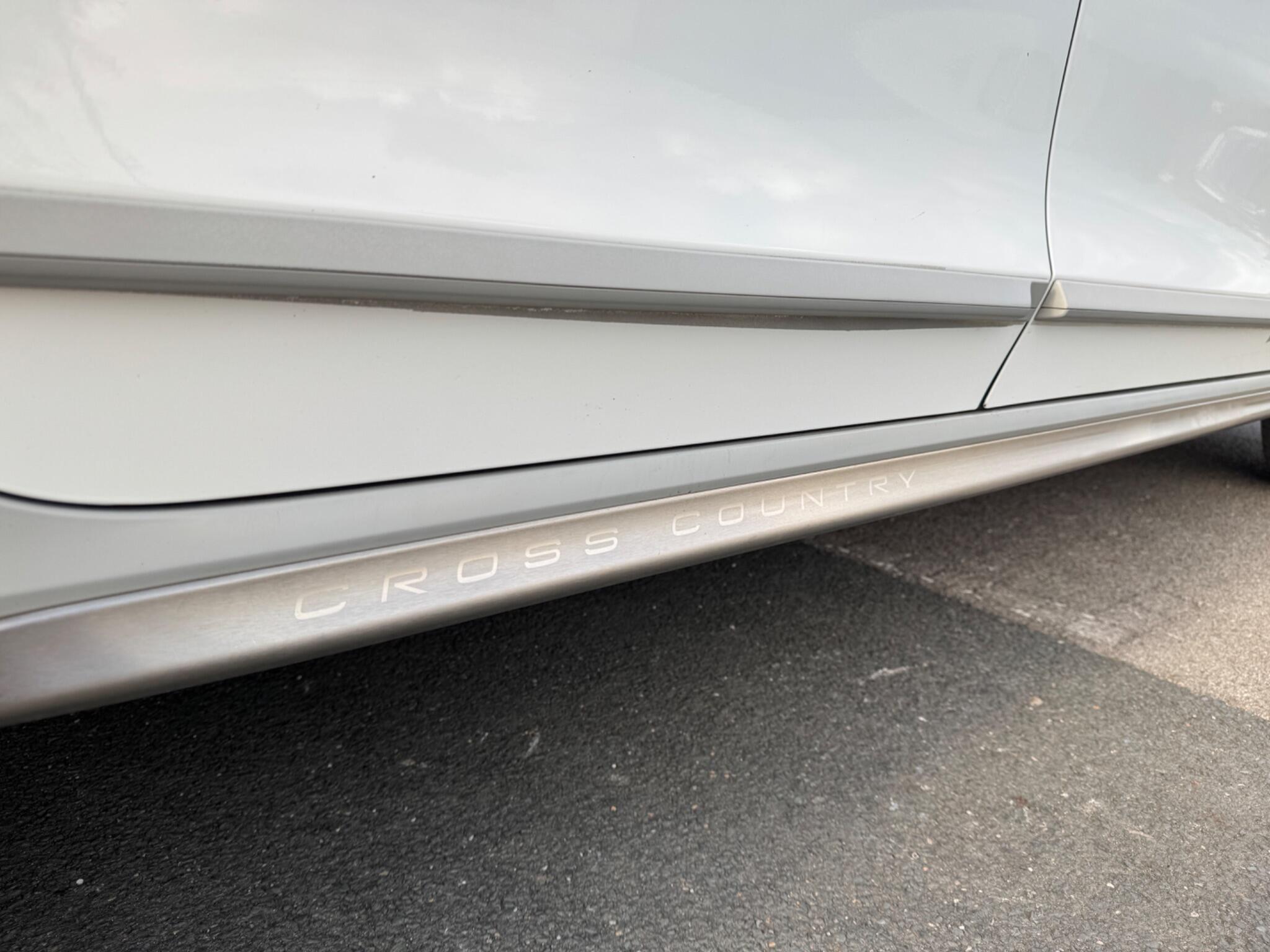 Volvo V90 Cross Country view 66