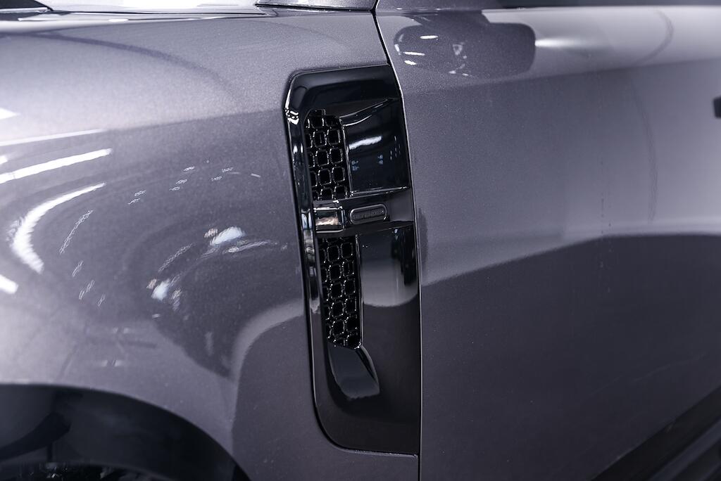 Land Rover Defender view 6