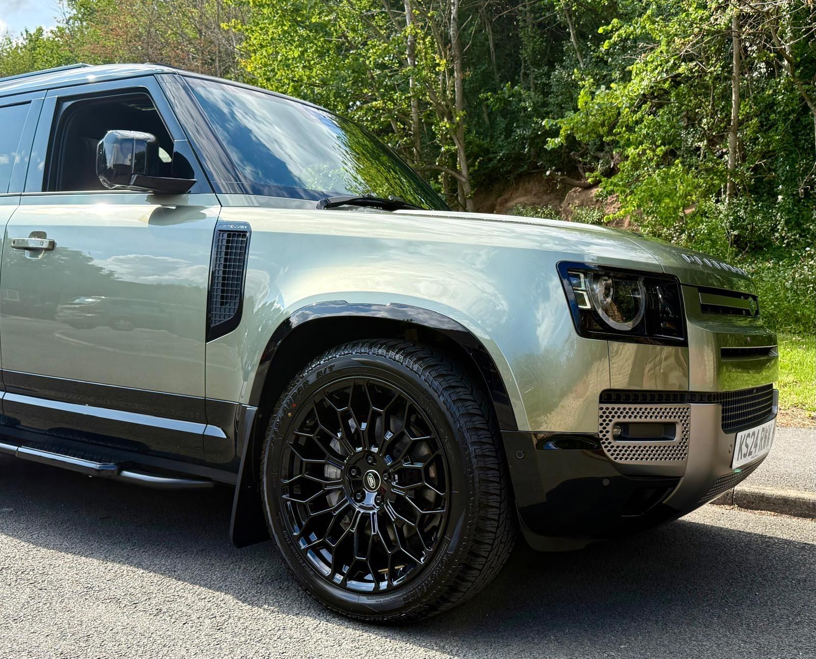 Land Rover Defender view 82