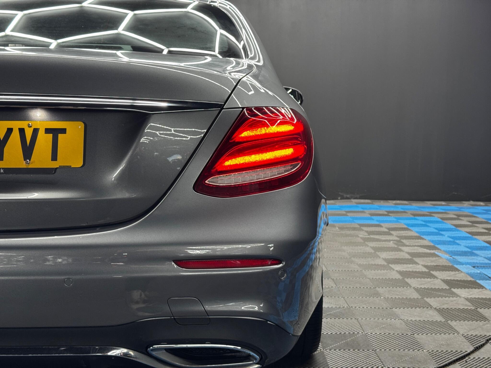 Mercedes-Benz E-Class view 43