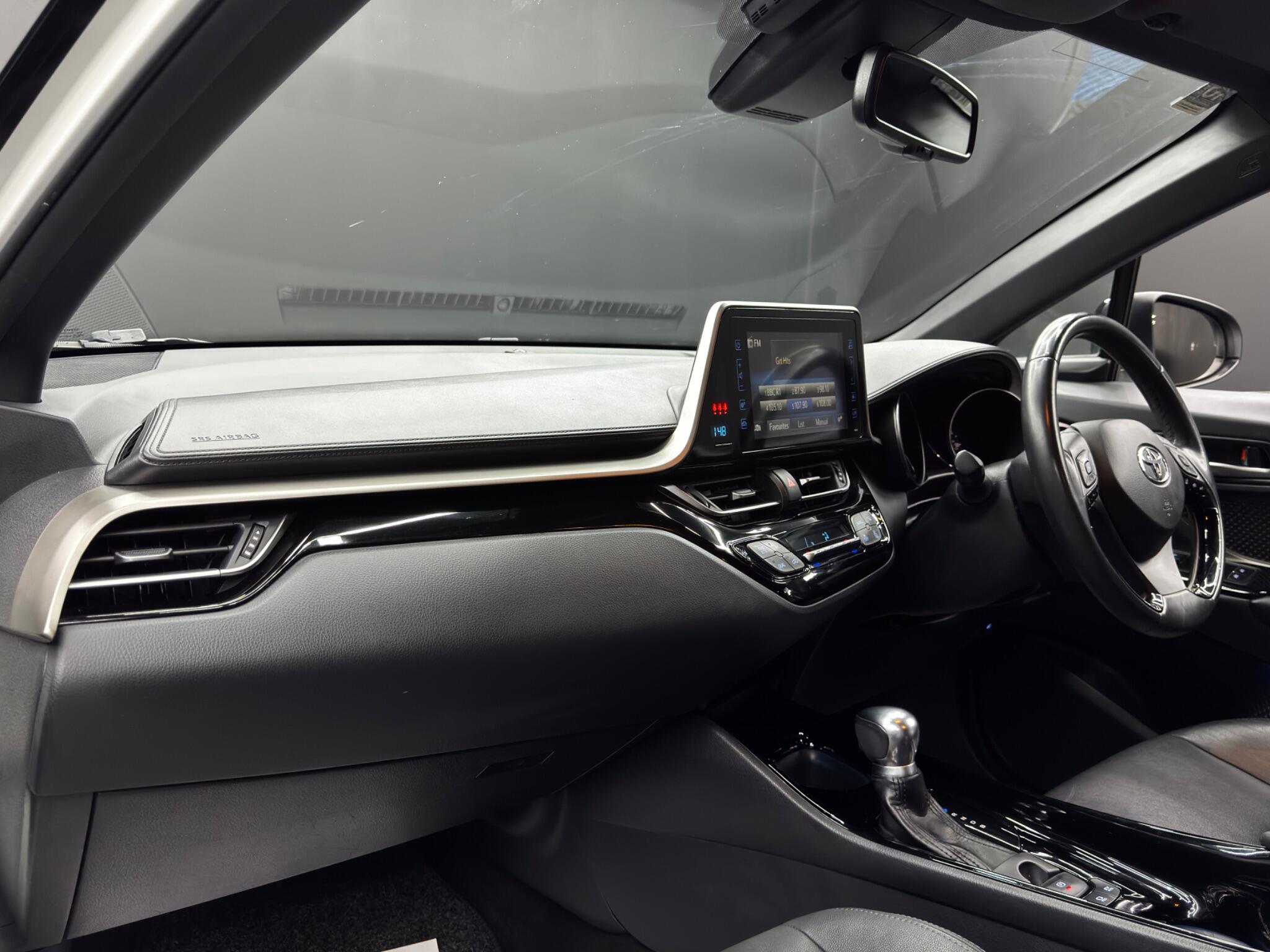 Toyota C-HR view 11