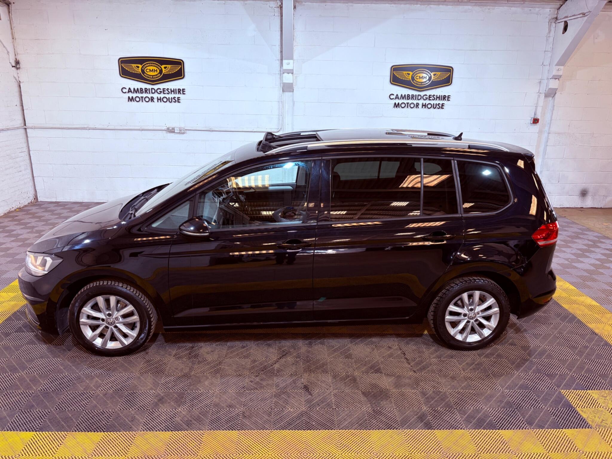 Volkswagen Touran view 38