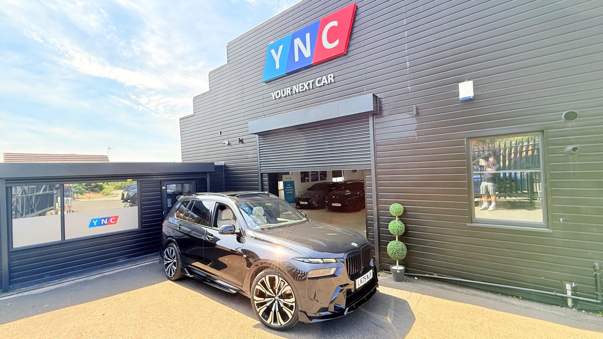 BMW X7 view 6