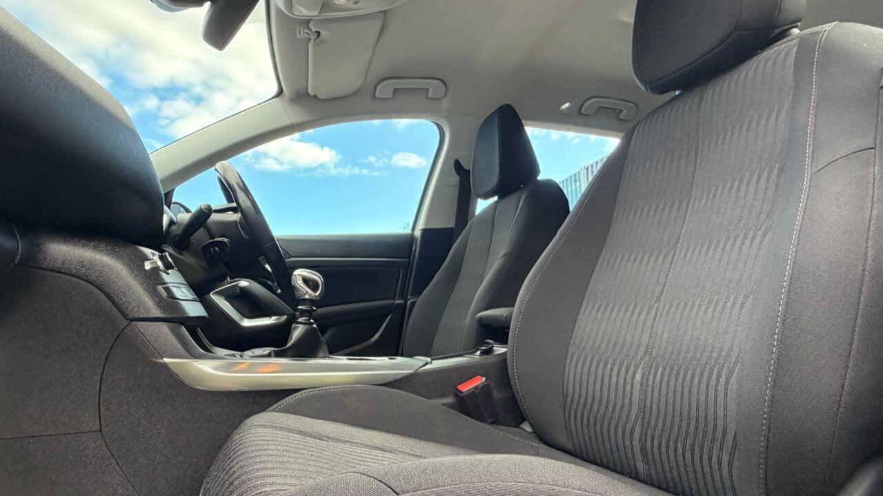 Peugeot 308 view 9