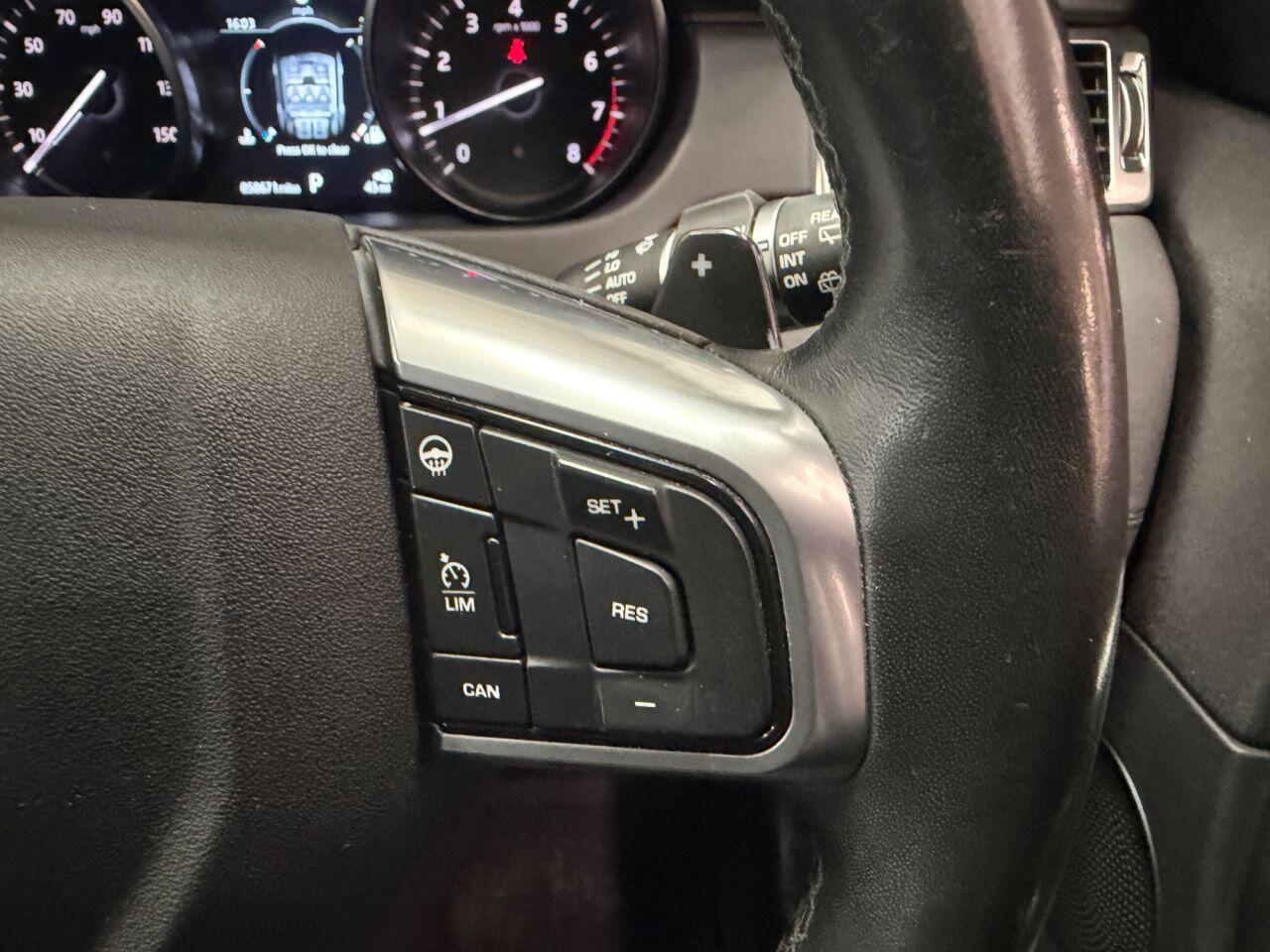Land Rover Discovery Sport view 17