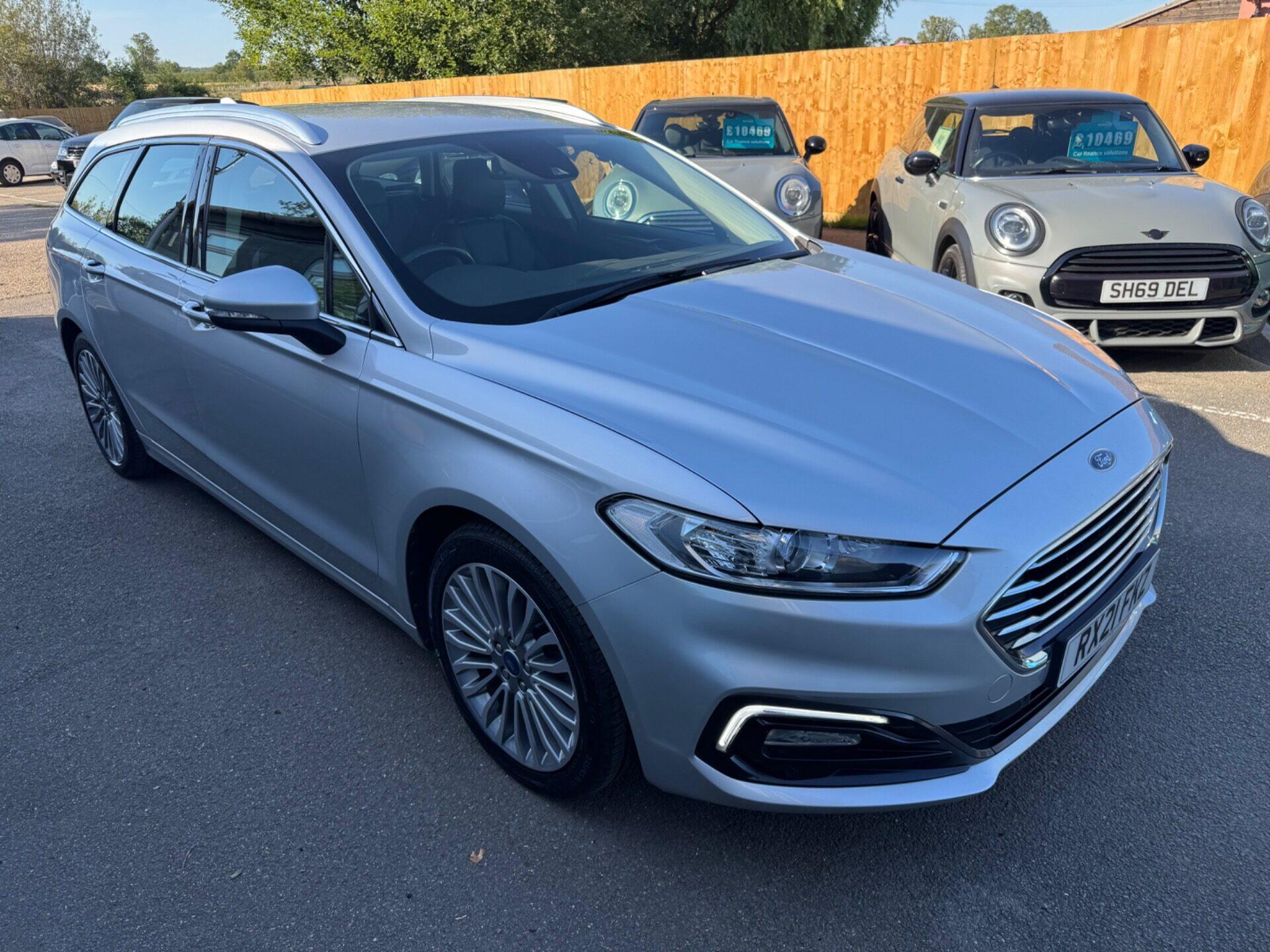 Ford Mondeo view 3
