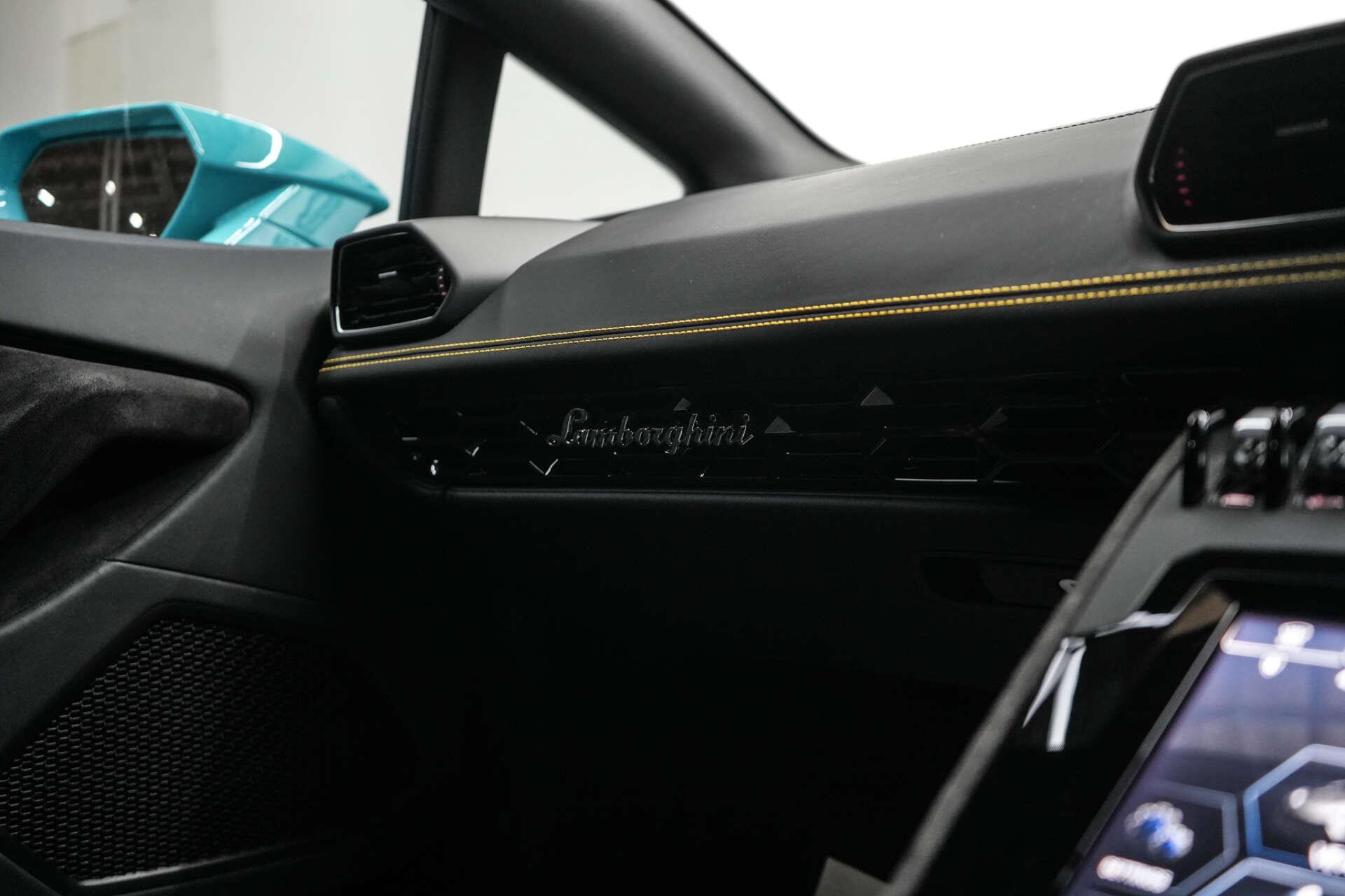 Lamborghini Huracan view 41