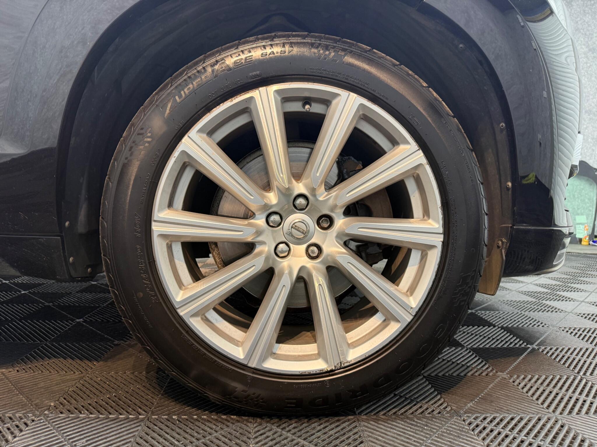 Volvo XC90 view 36