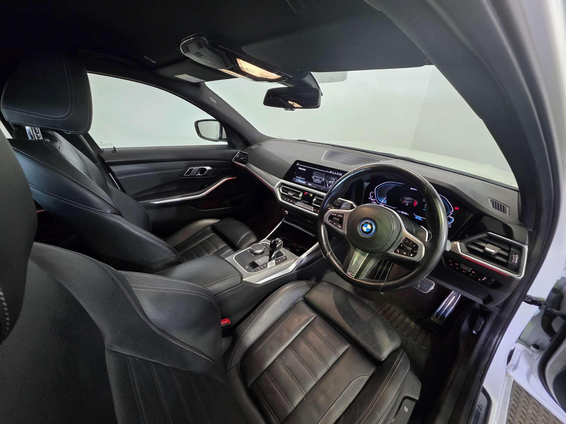 BMW 3 Series view 10
