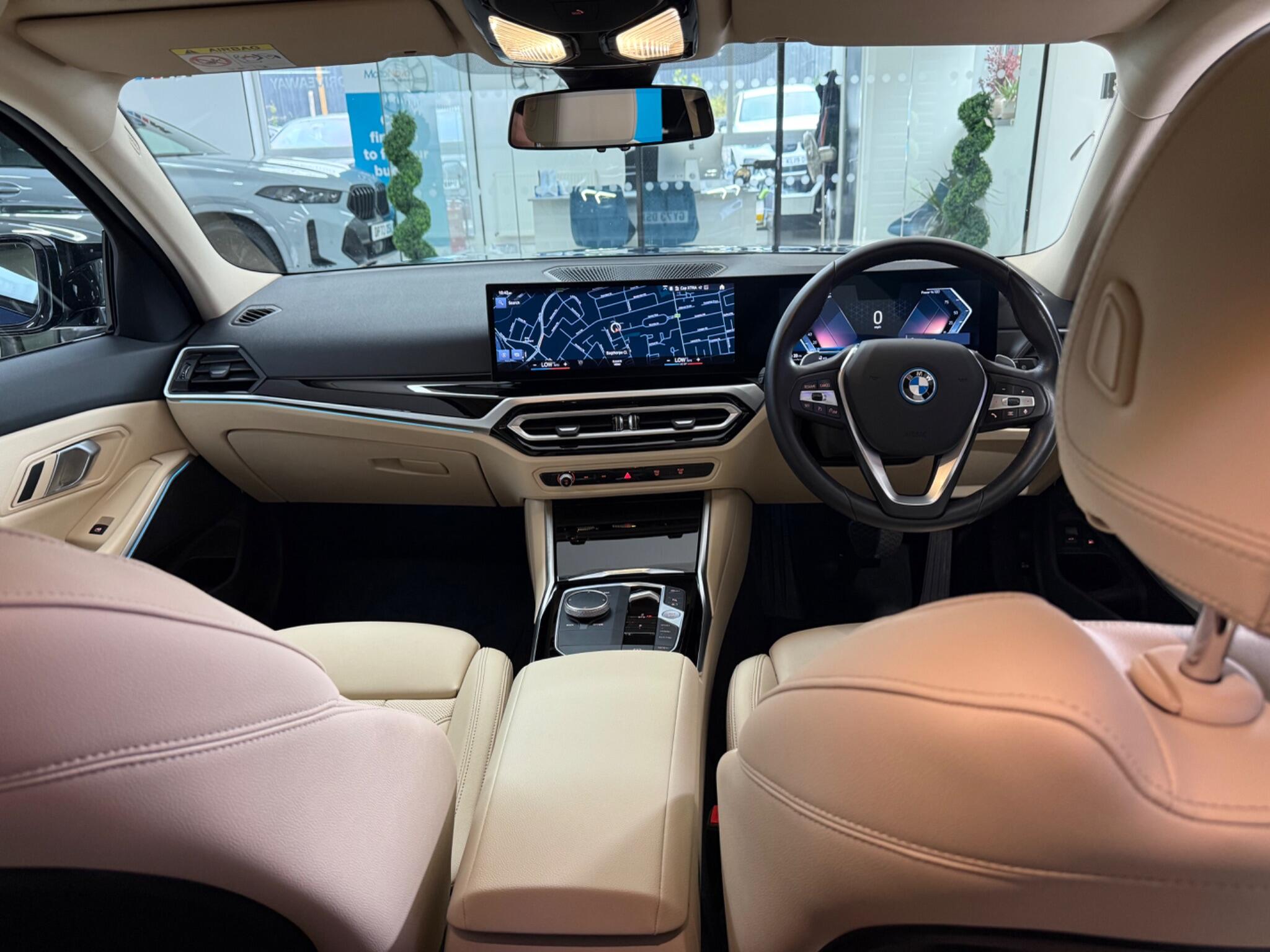 BMW 3 Series view 23