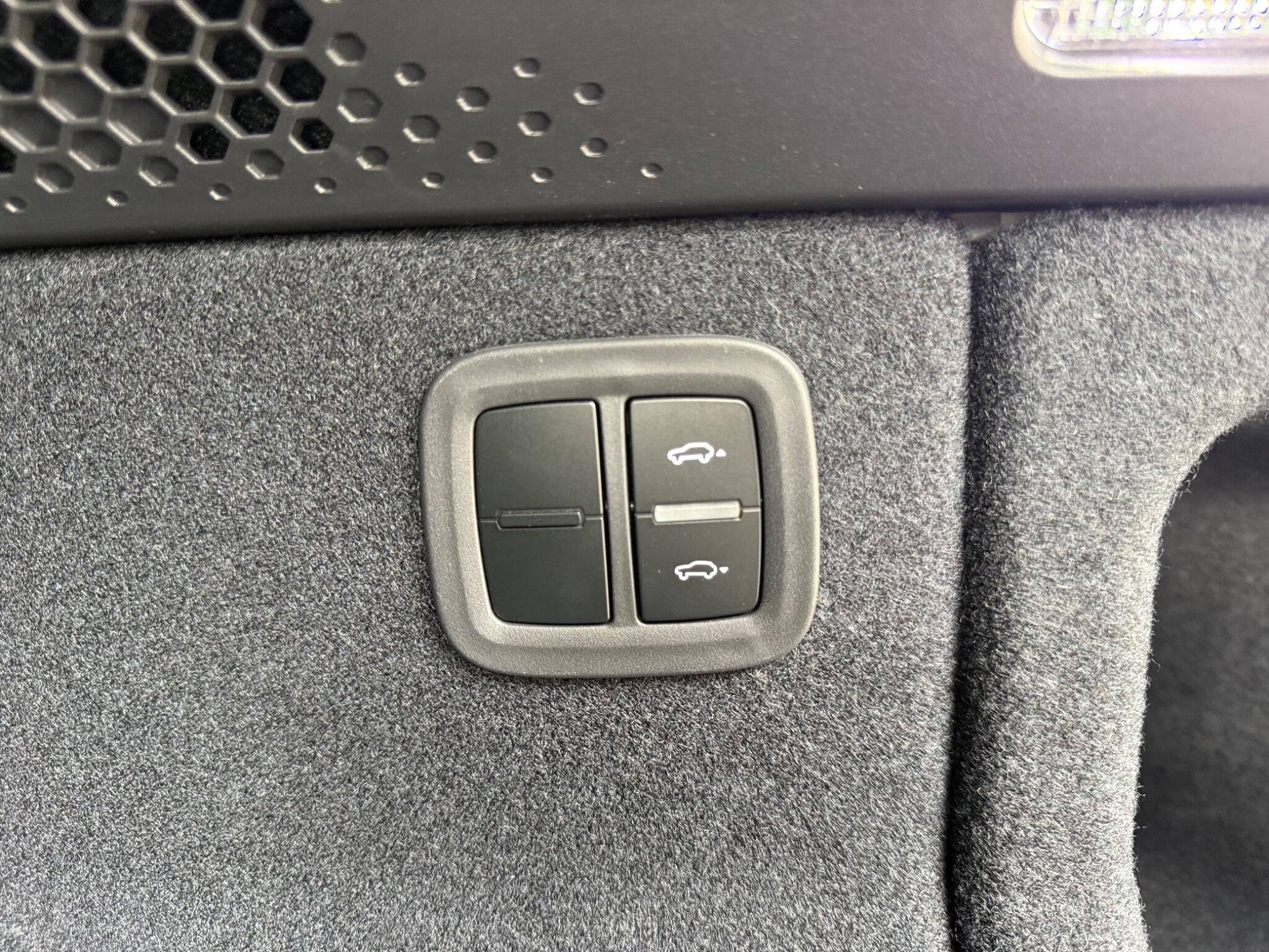 Porsche Macan view 21