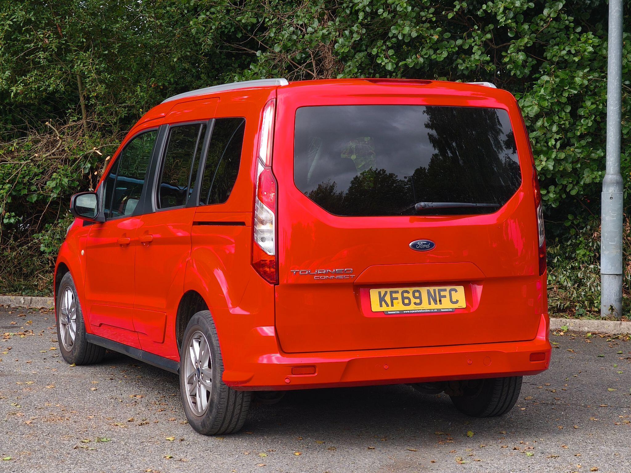 Ford Tourneo Connect view 3