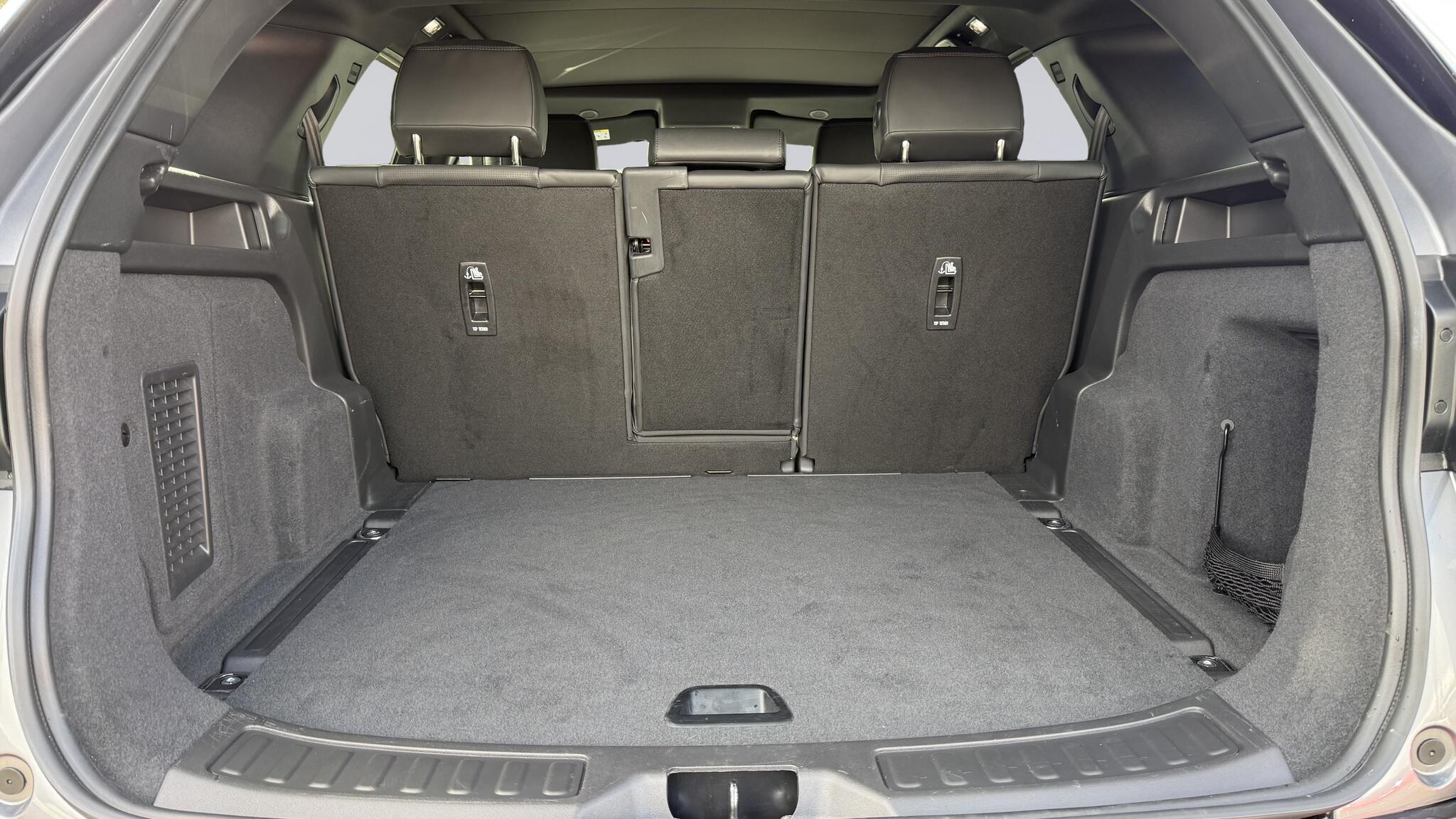 Land Rover Discovery Sport view 10