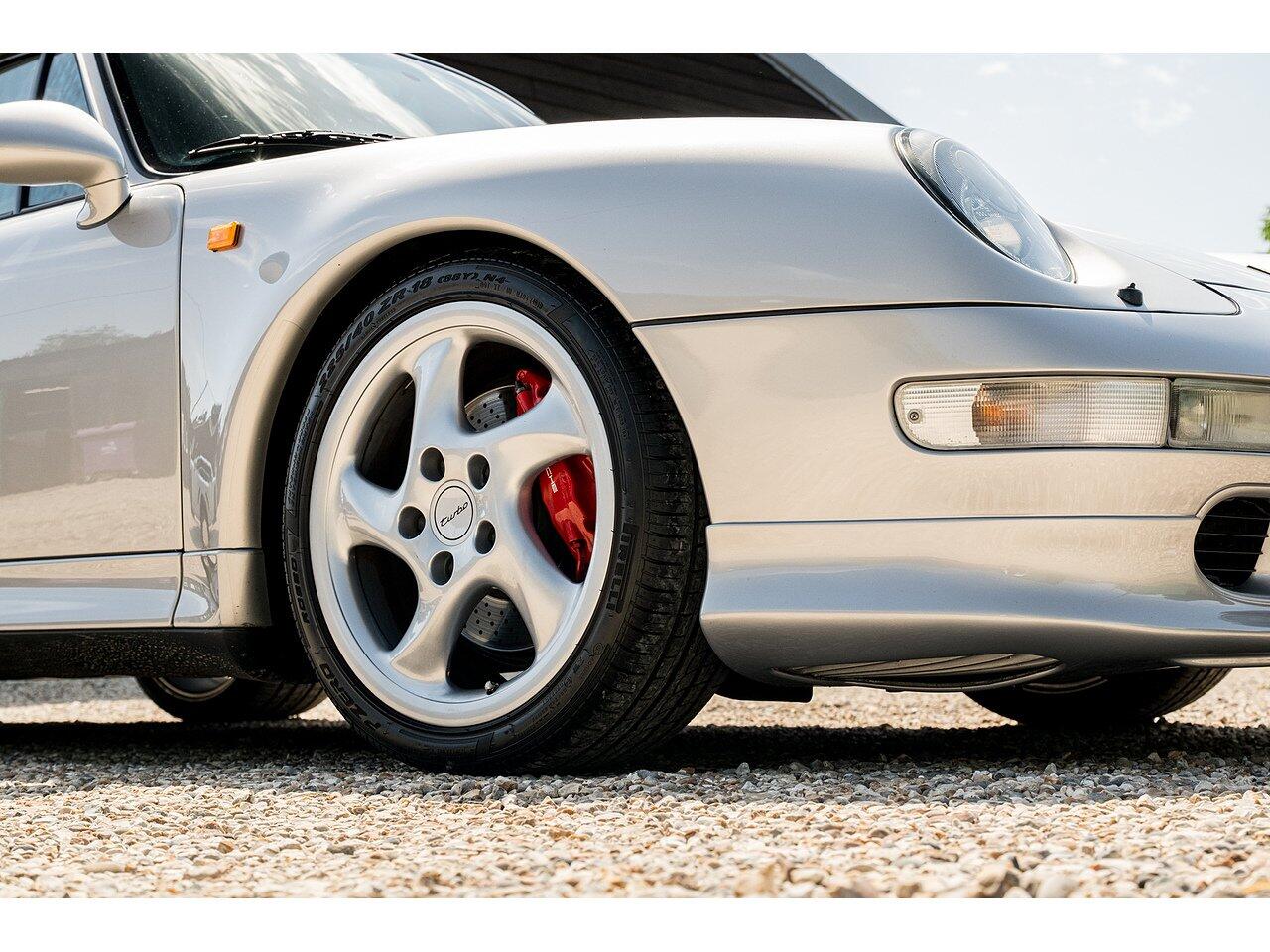 Porsche 911 view 13
