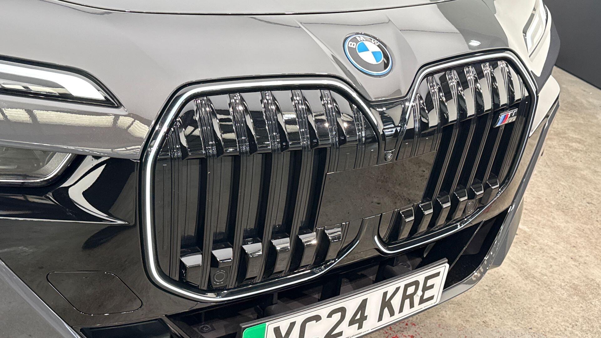 BMW I7 view 36