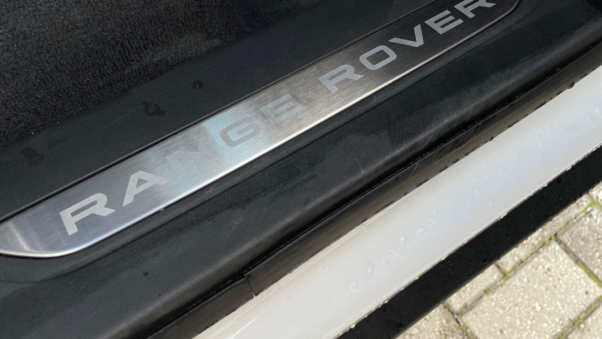 Land Rover Range Rover Velar view 34