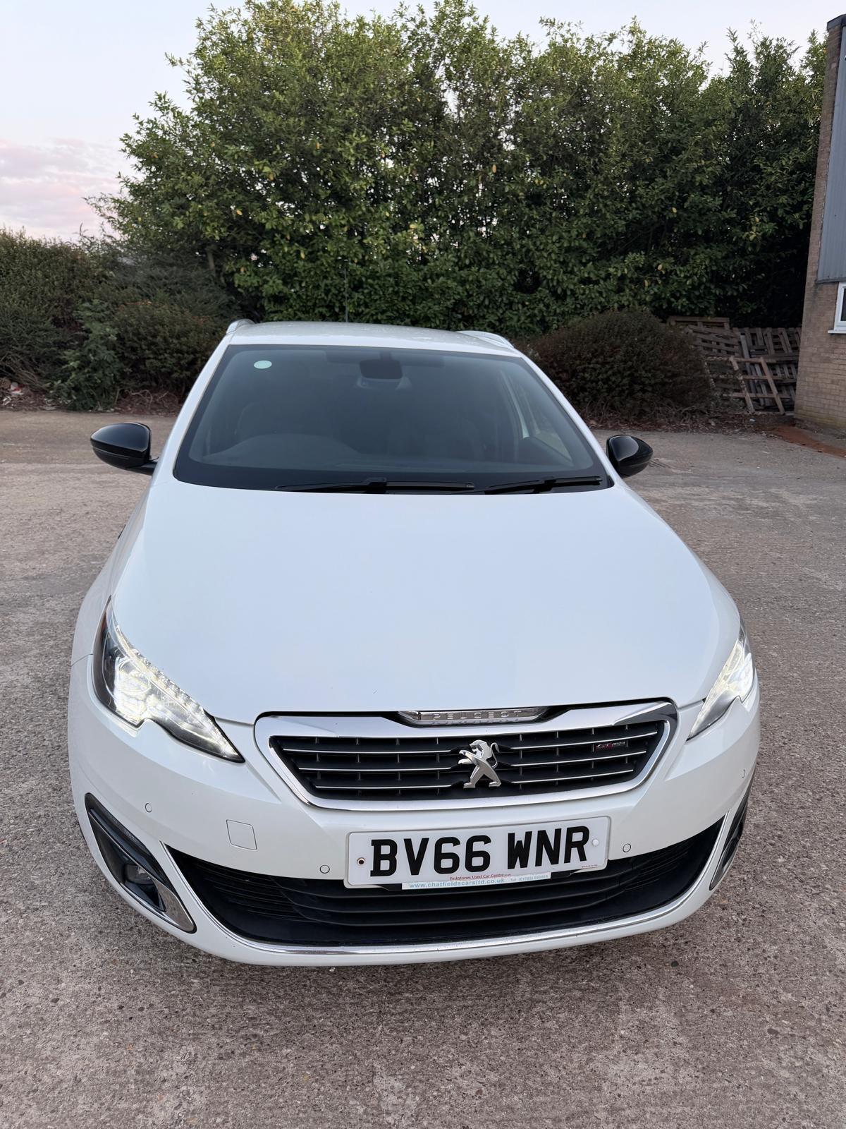 Peugeot 308 view 4