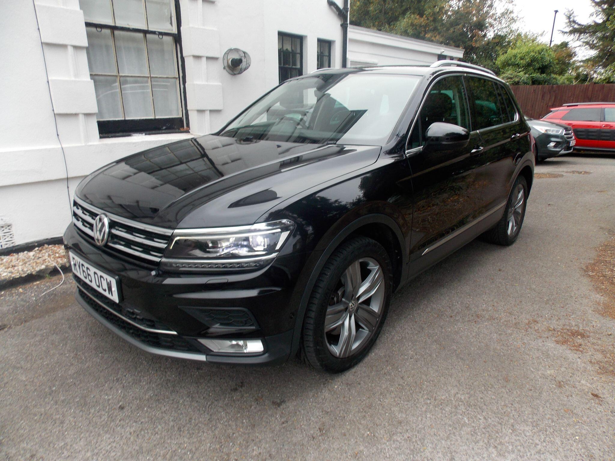 Volkswagen Tiguan view 2