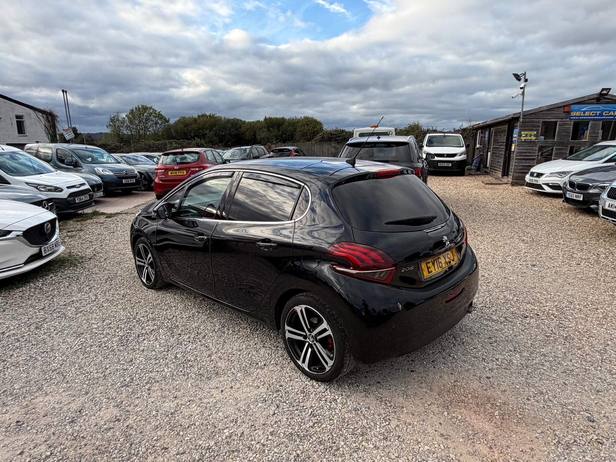Peugeot 208 view 7