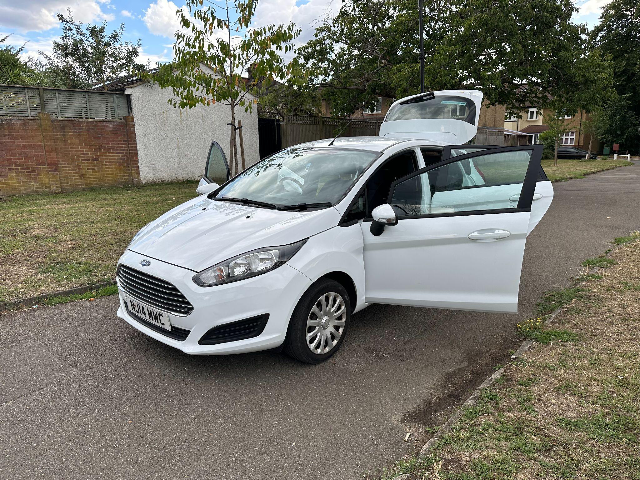2014 Ford Fiesta image 30