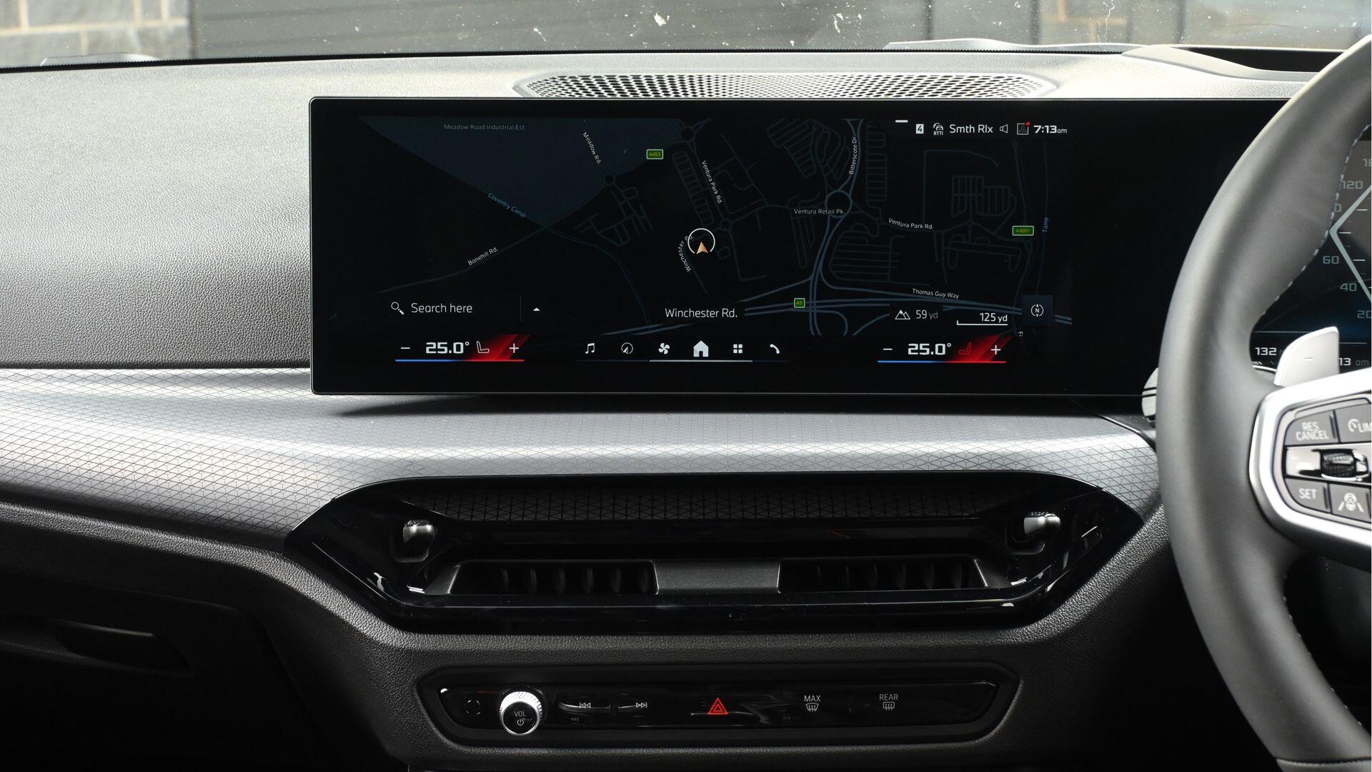 BMW 3 Series view 8