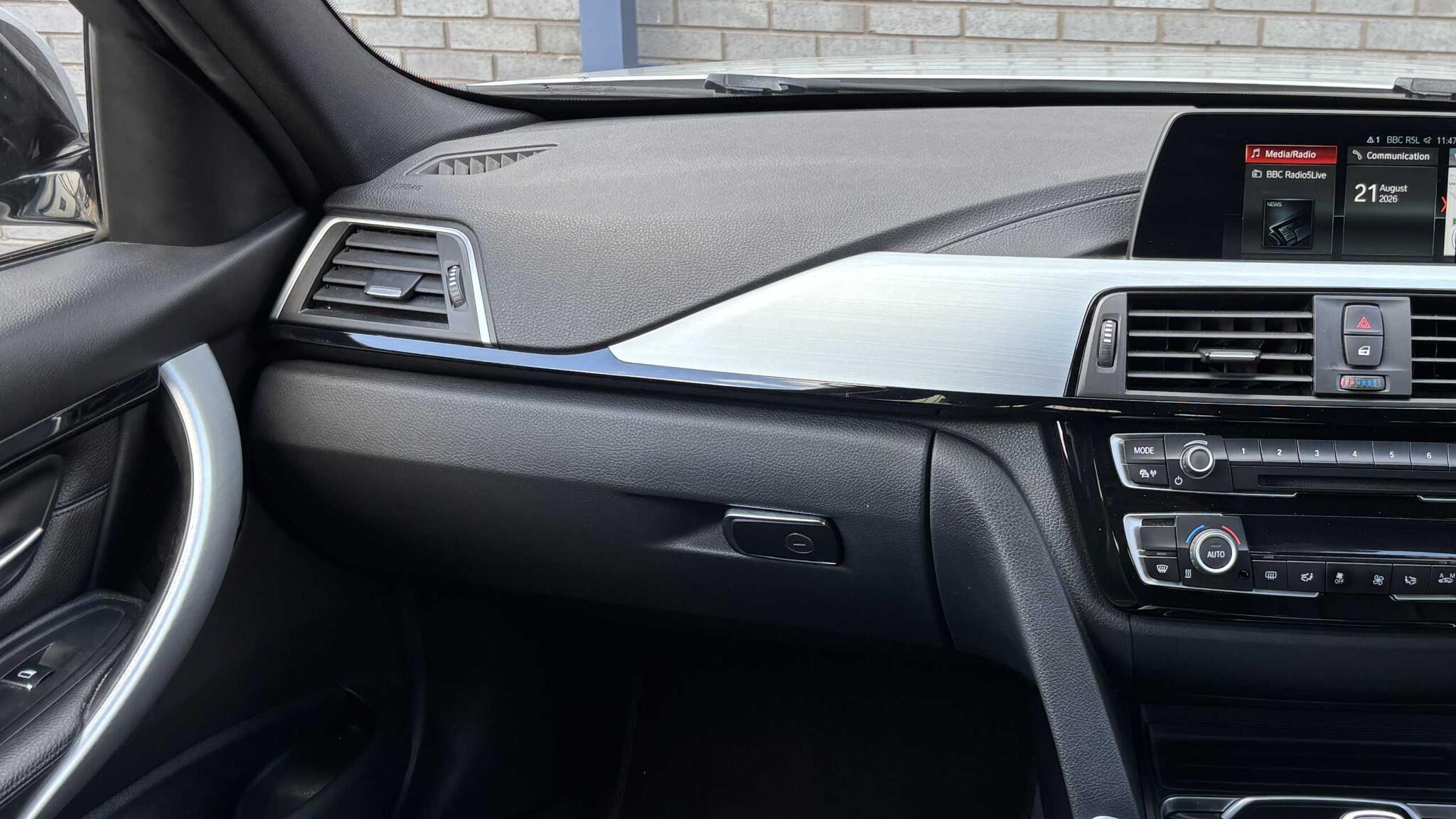 BMW 3 Series view 6