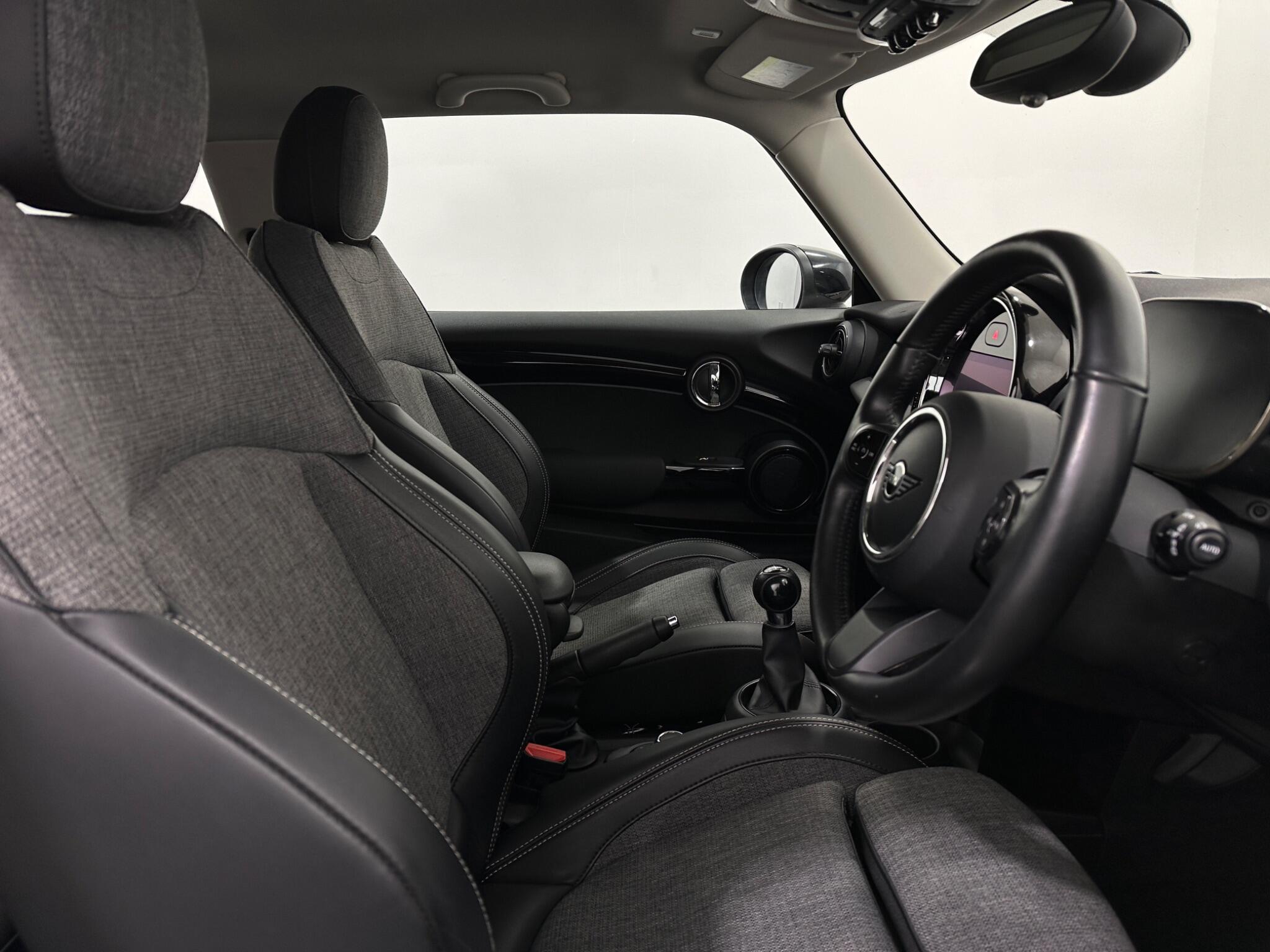 Mini Hatch view 33