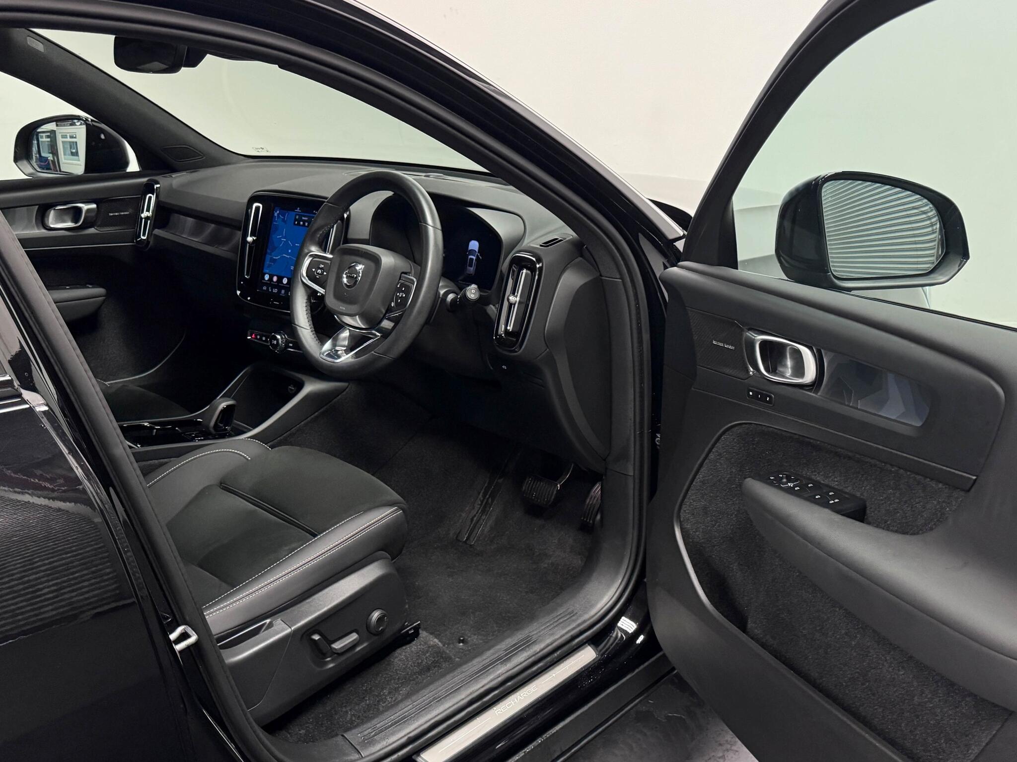 Volvo XC40 view 34