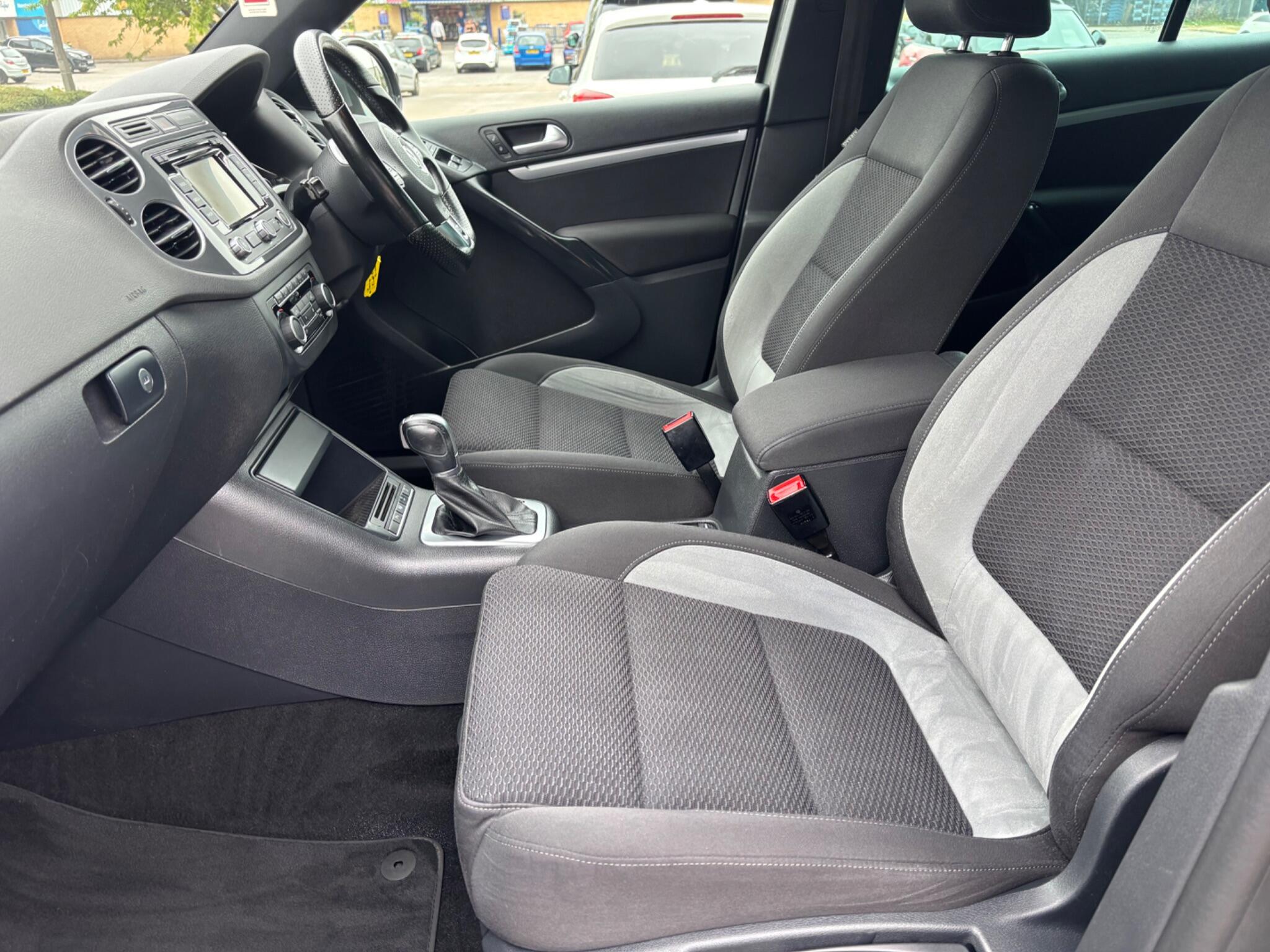 Volkswagen Tiguan view 13