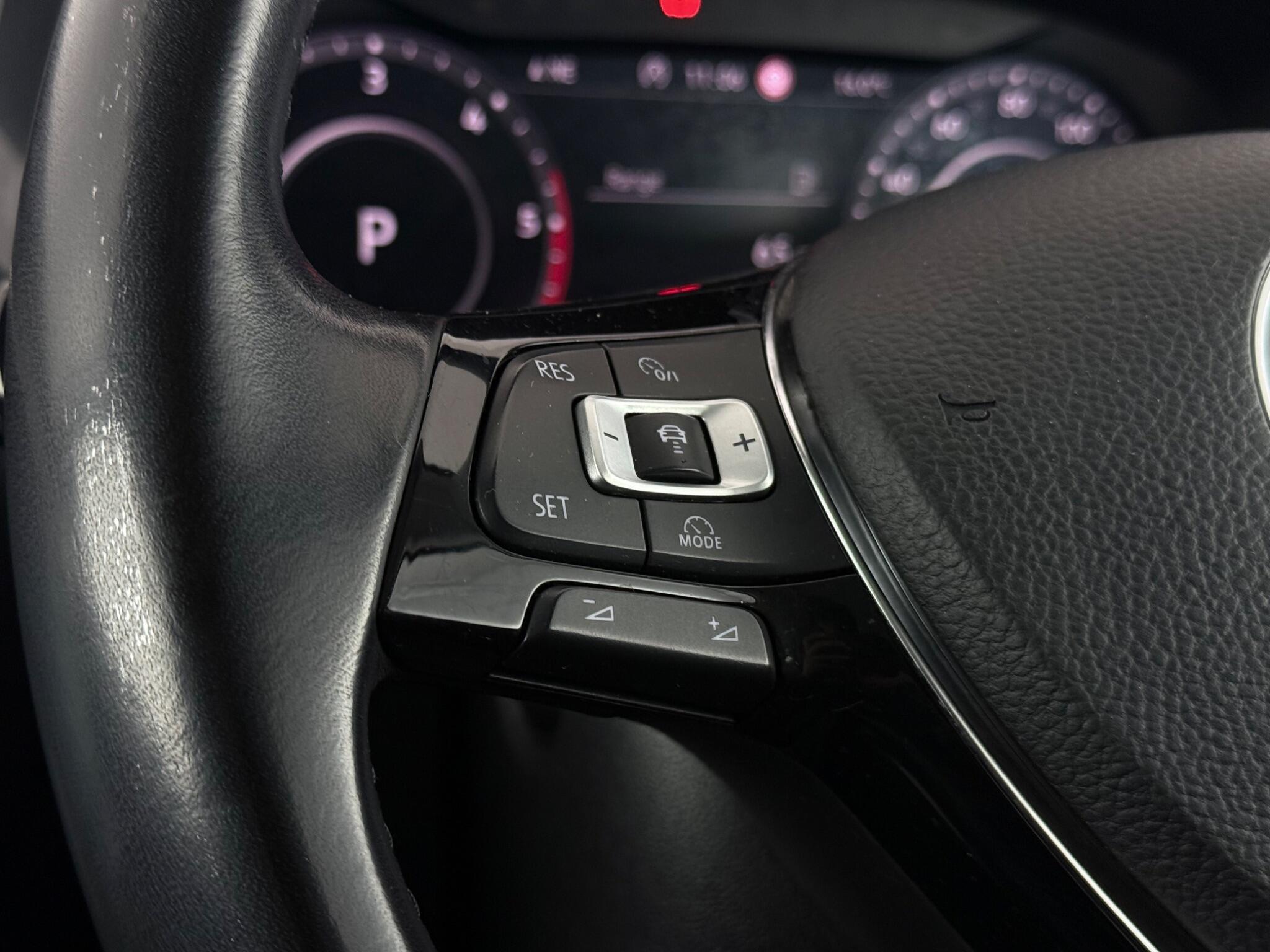 Volkswagen Tiguan view 14